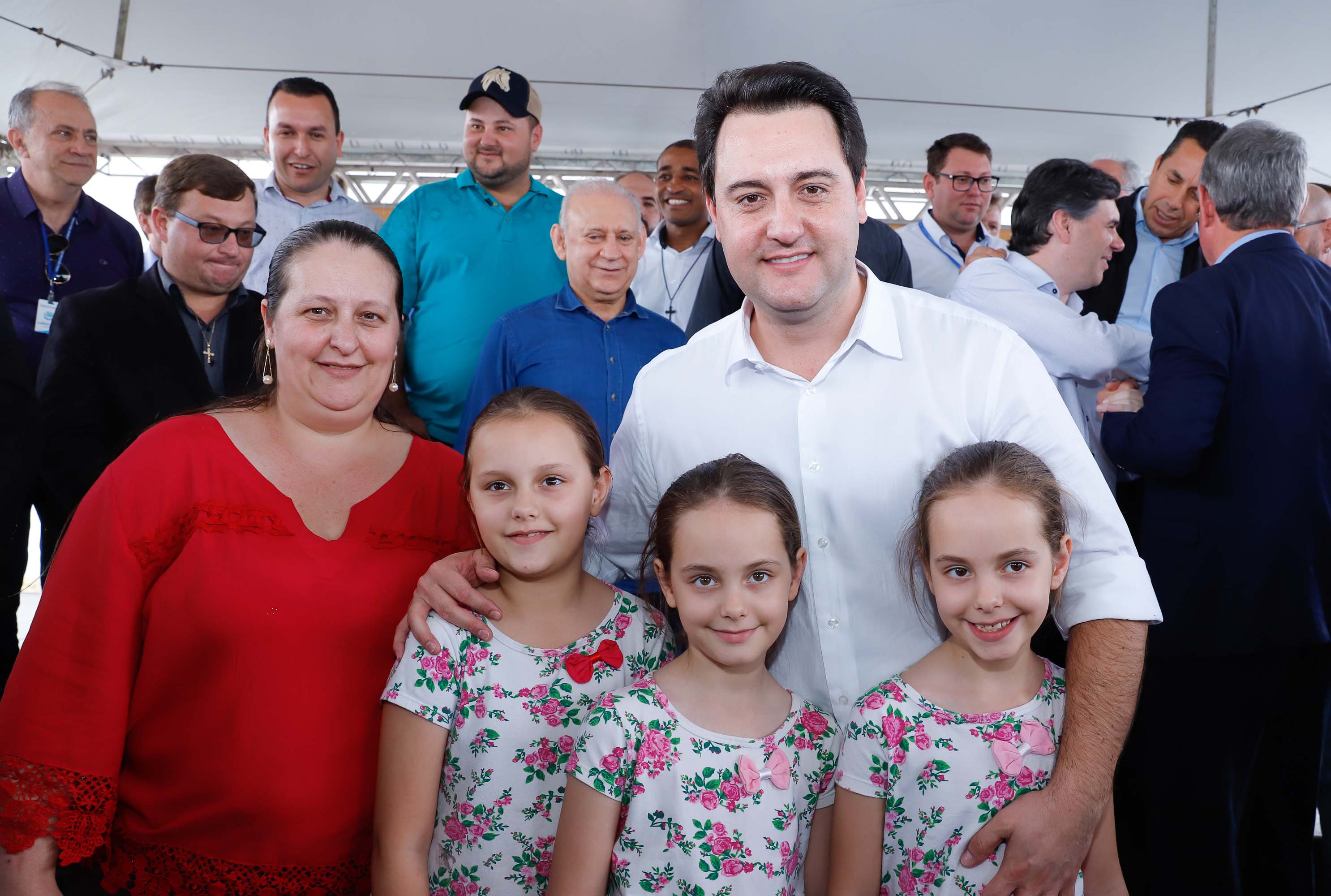 O governador Carlos Massa Ratinho Junior assinou nesta quinta-feira (8) a ordem de serviço para início das obras para contenção de enchentes do Rio Marrecas, em Francisco Beltrão, no Sudoeste do Estado. O Governo do Estado está investindo R$ 30 milhões nesta primeira etapa da obra.