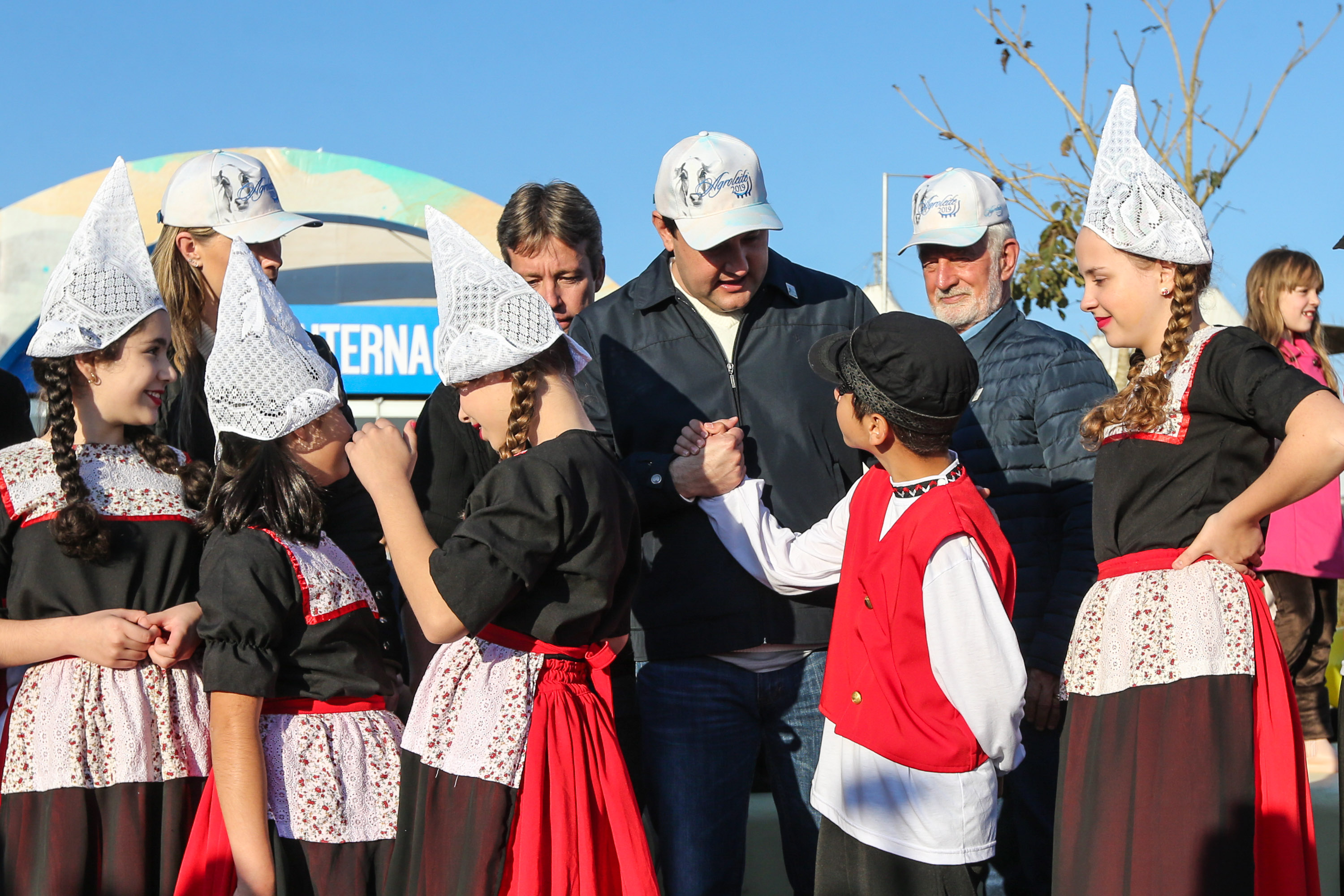 O governador Carlos Massa Ratinho Junior visita nesta quinta-feira (15), a Agroleite, realizado pela Cooperativa Castrolanda, em Castro, nos Campos Gerais. Considerado um dos maiores eventos da cadeia do leite na América, a Agroleite tem foco na tecnologia, produtividade e melhores resultados para os produtores. Castro, 15/08/2019 - Foto: Geraldo Bubniak/AEN