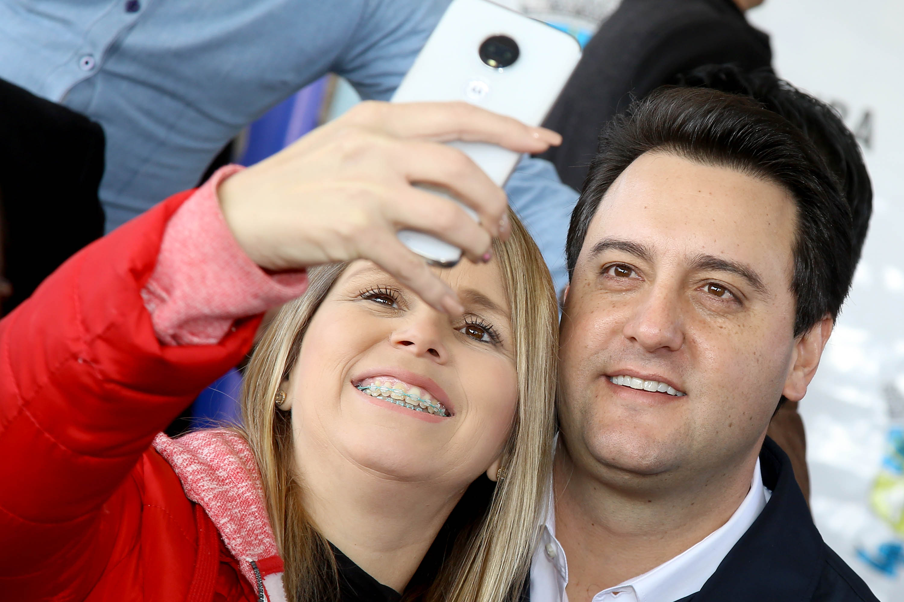 Pinhais, na Região Metropolitana de Curitiba, vai investir em construção de calçadas, compra de maquinários e reparos em escolas. O montante soma R$ 5,5 milhões e inbclui, também, a ampliação do sistema de abastecimento de água. Nesta sexta-feira (16), o governador Carlos Massa Ratinho Junior confirmou o pacote de investimento no município e destacou outras ações do Estado na Grande Curitiba.