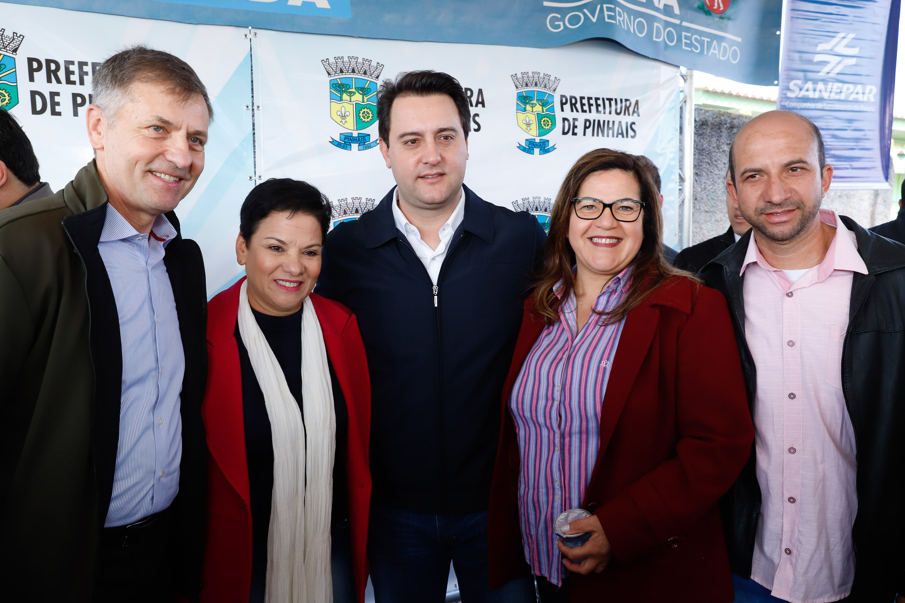 Pinhais, na Região Metropolitana de Curitiba, vai investir em construção de calçadas, compra de maquinários e reparos em escolas. O montante soma R$ 5,5 milhões e inbclui, também, a ampliação do sistema de abastecimento de água. Nesta sexta-feira (16), o governador Carlos Massa Ratinho Junior confirmou o pacote de investimento no município e destacou outras ações do Estado na Grande Curitiba.