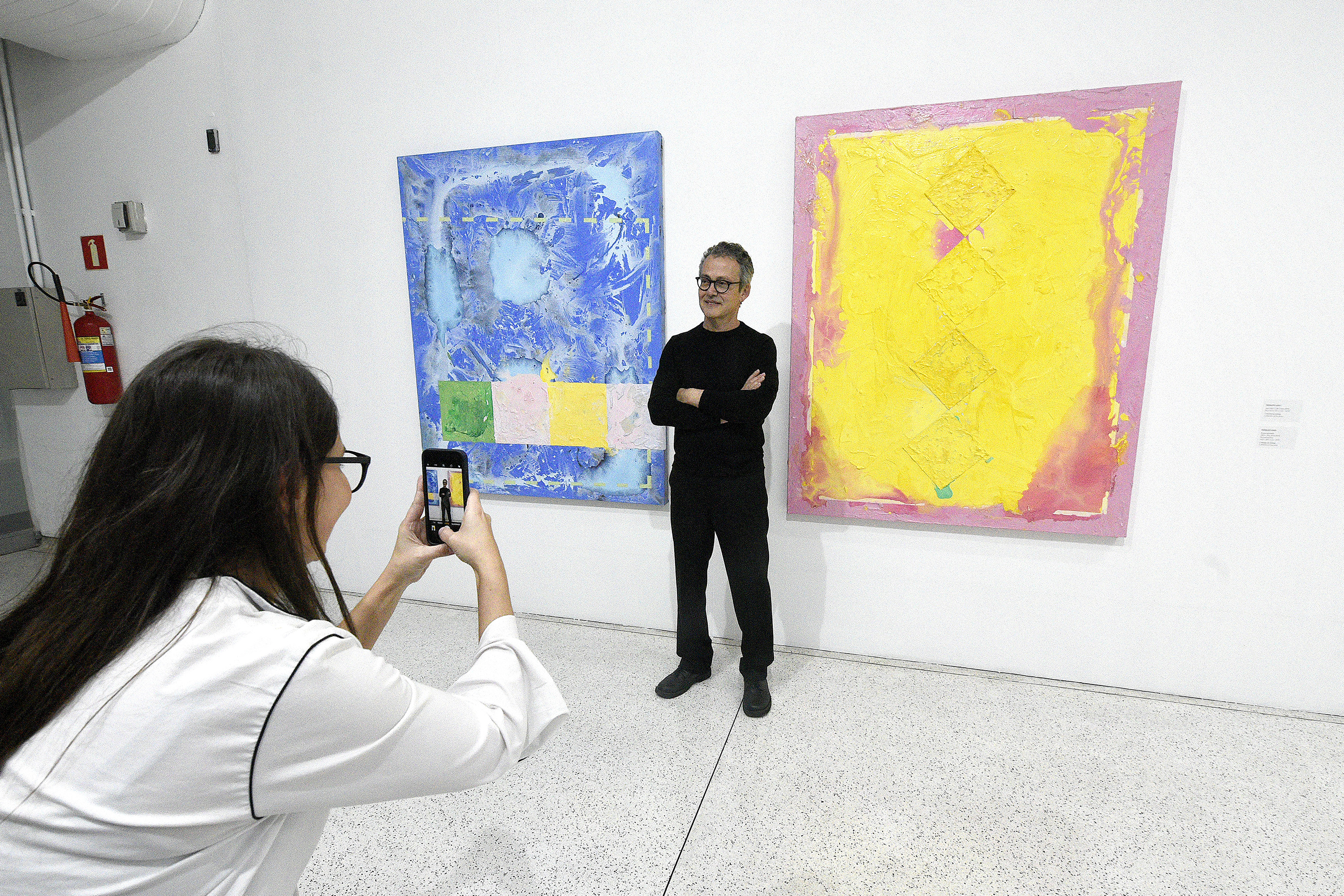 Quem visitar o Museu Oscar Niemeyer no domingo, dia 18, poderá aproveitar a programação especial da equipe do Educativo. Das 11h às 17h, acontecerá a oficina Pintura em Acrílica, no Subsolo. Já às 16 horas, a equipe do Educativo mediará uma visita à exposição Declaração de Princípios. Foto: Kraw Penas/SECC