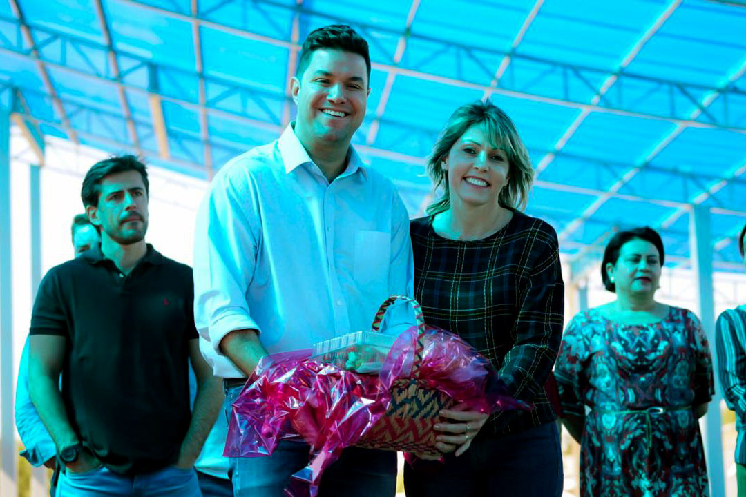 O chefe da Casa Civil do Paraná, Guto Silva, e o prefeito de Santa Tereza do Oeste, Elio Marciniak, inauguraram neste sábado (17) obras que somam mais de R$ 1,5 milhão. Além de novo espaço cultural, a cidade ganhou uma unidade básica de saúde, um barracão industrial e uma ciclovia. FOTO: Casa Civil