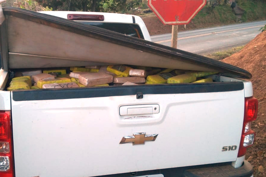Polícia Militar apreende quase 900 quilos de maconha. Foto: Divulgação/PMPR