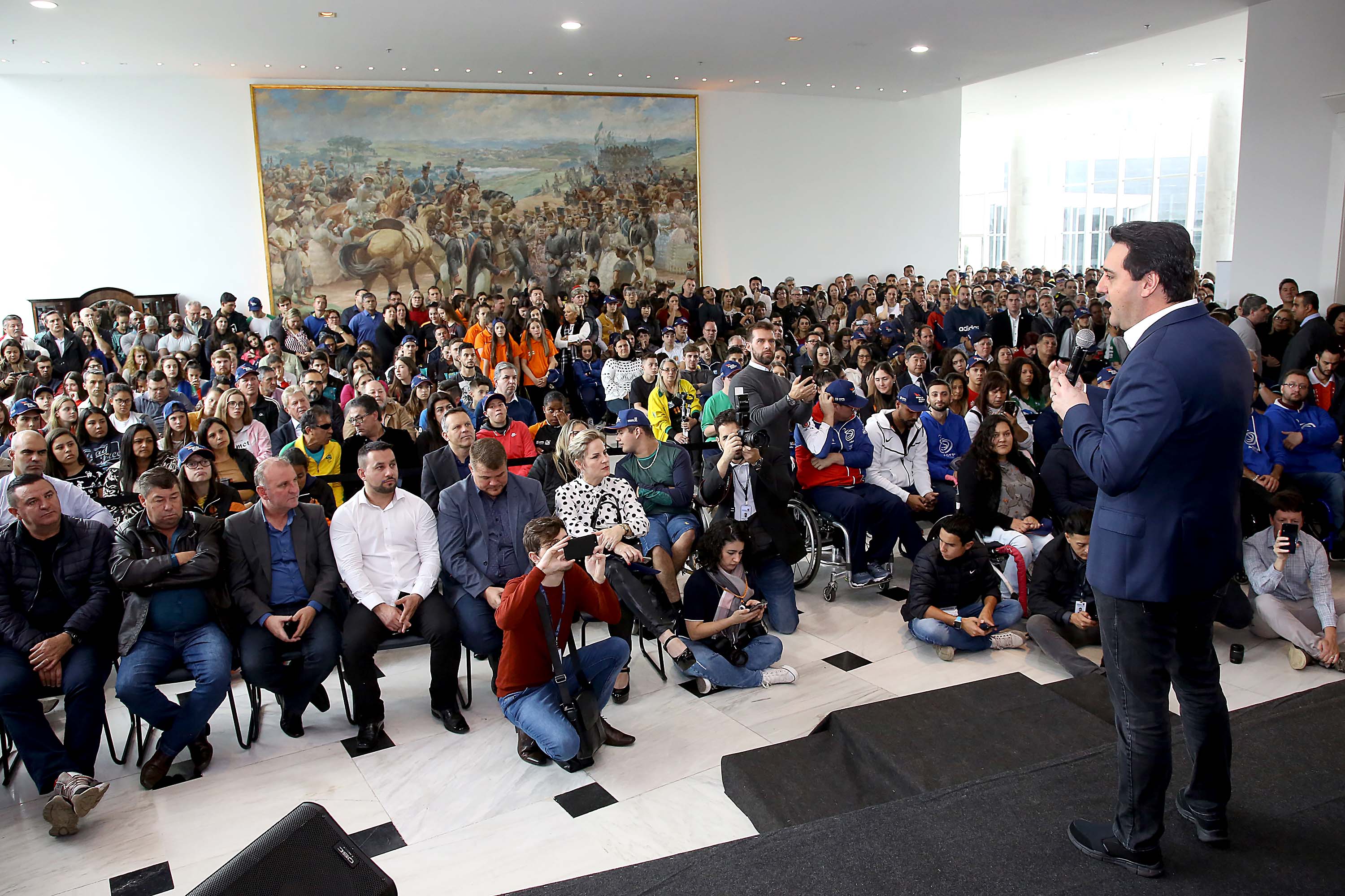 O governador Carlos Massa Ratinho Junior anunciou nesta segunda-feira (02), no Palácio Iguaçu, a nova fase do programa de apoio à formação de atletas olímpicos. Patrocinado pela Copel, o ?Geração Olímpica? é o maior programa de bolsa-atleta do País. Curitiba,02/09/2019 Foto:Jaelson Lucas /AEN
