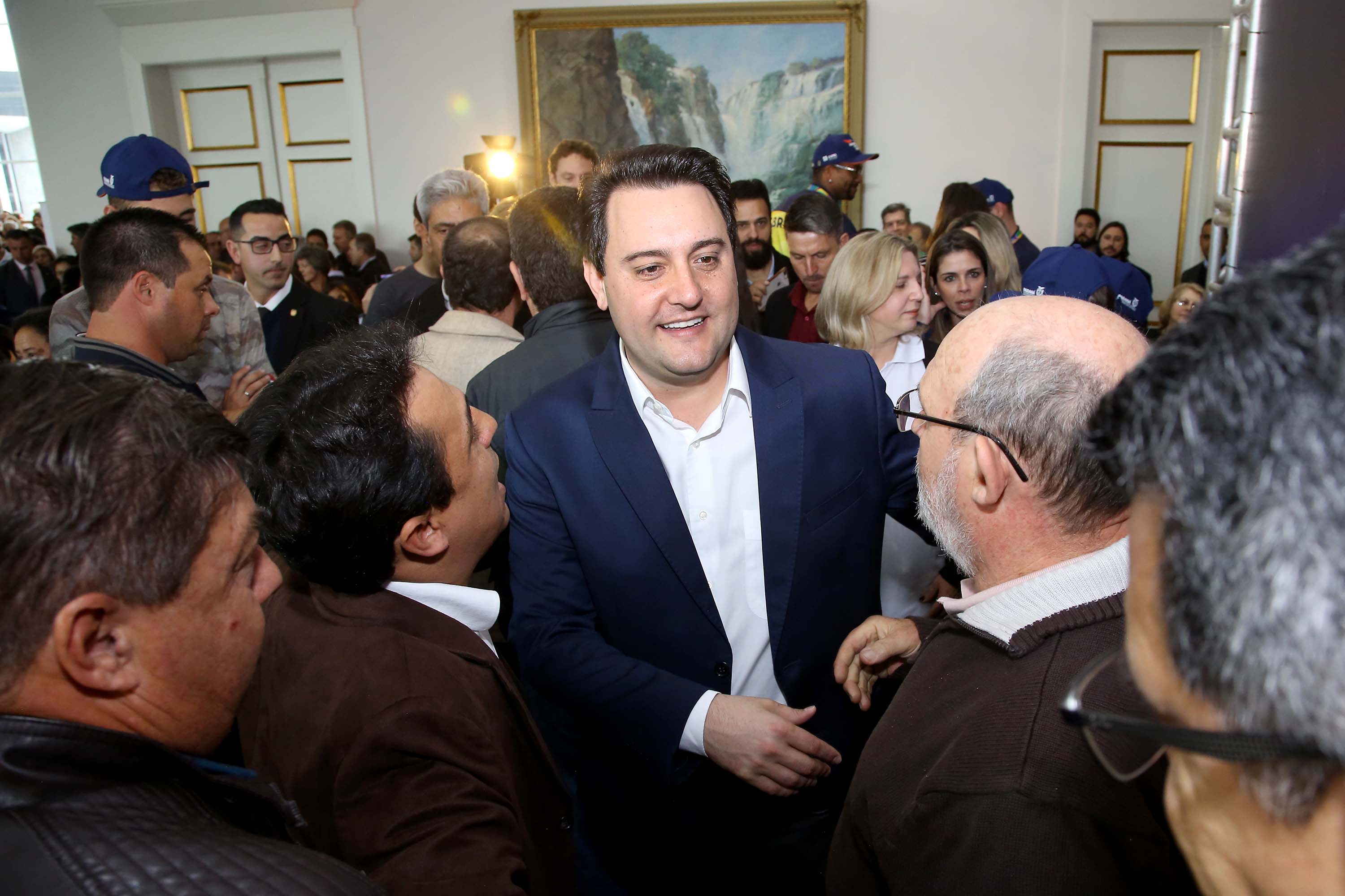 O governador Carlos Massa Ratinho Junior anunciou nesta segunda-feira (02), no Palácio Iguaçu, a nova fase do programa de apoio à formação de atletas olímpicos. Patrocinado pela Copel, o ?Geração Olímpica? é o maior programa de bolsa-atleta do País. Curitiba,02/09/2019 Foto:Jaelson Lucas / ANE