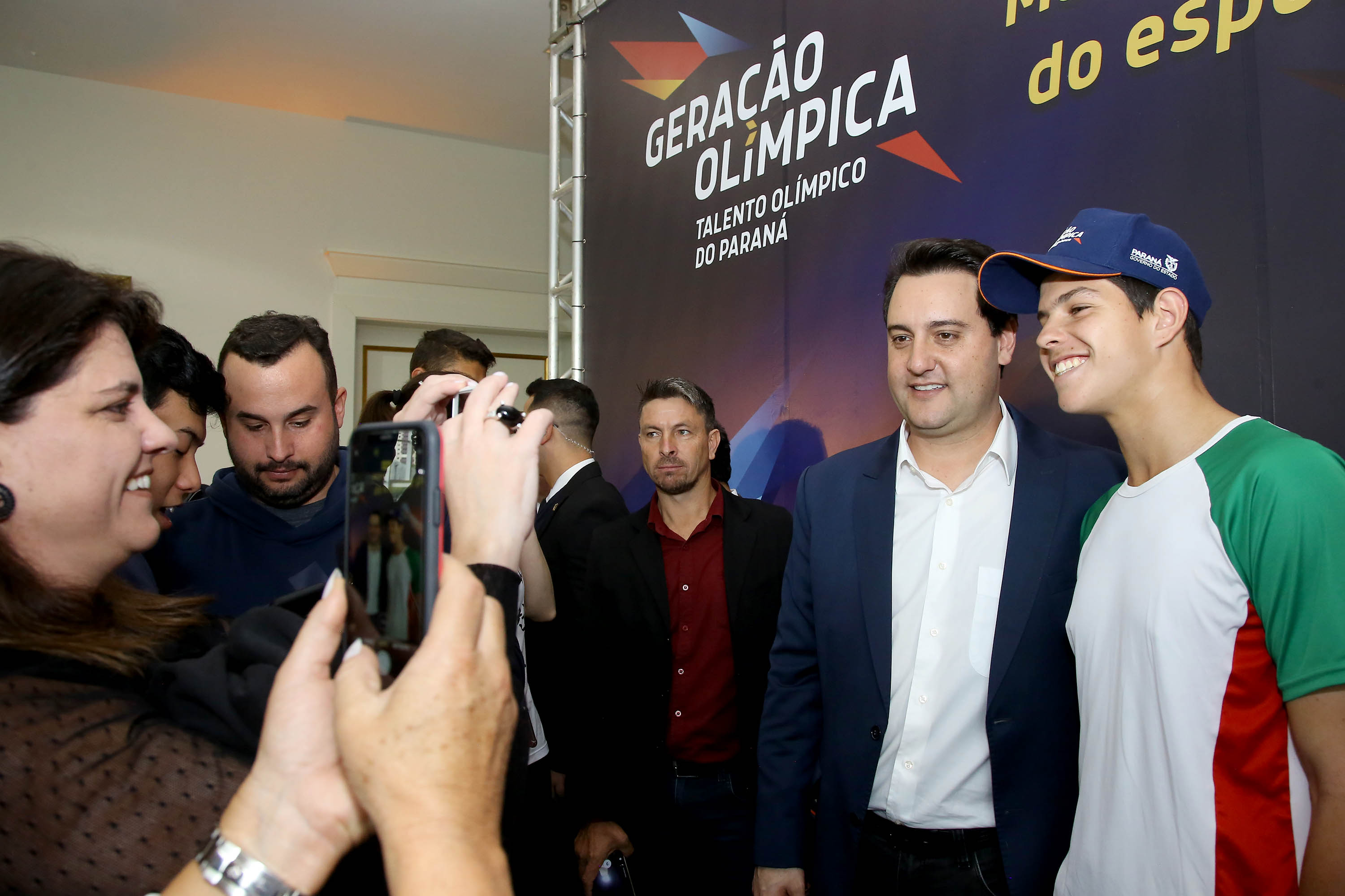 O governador Carlos Massa Ratinho Junior anunciou nesta segunda-feira (02), no Palácio Iguaçu, a nova fase do programa de apoio à formação de atletas olímpicos. Patrocinado pela Copel, o ?Geração Olímpica? é o maior programa de bolsa-atleta do País. Curitiba,02/09/2019 Foto:Jaelson Lucas / ANE