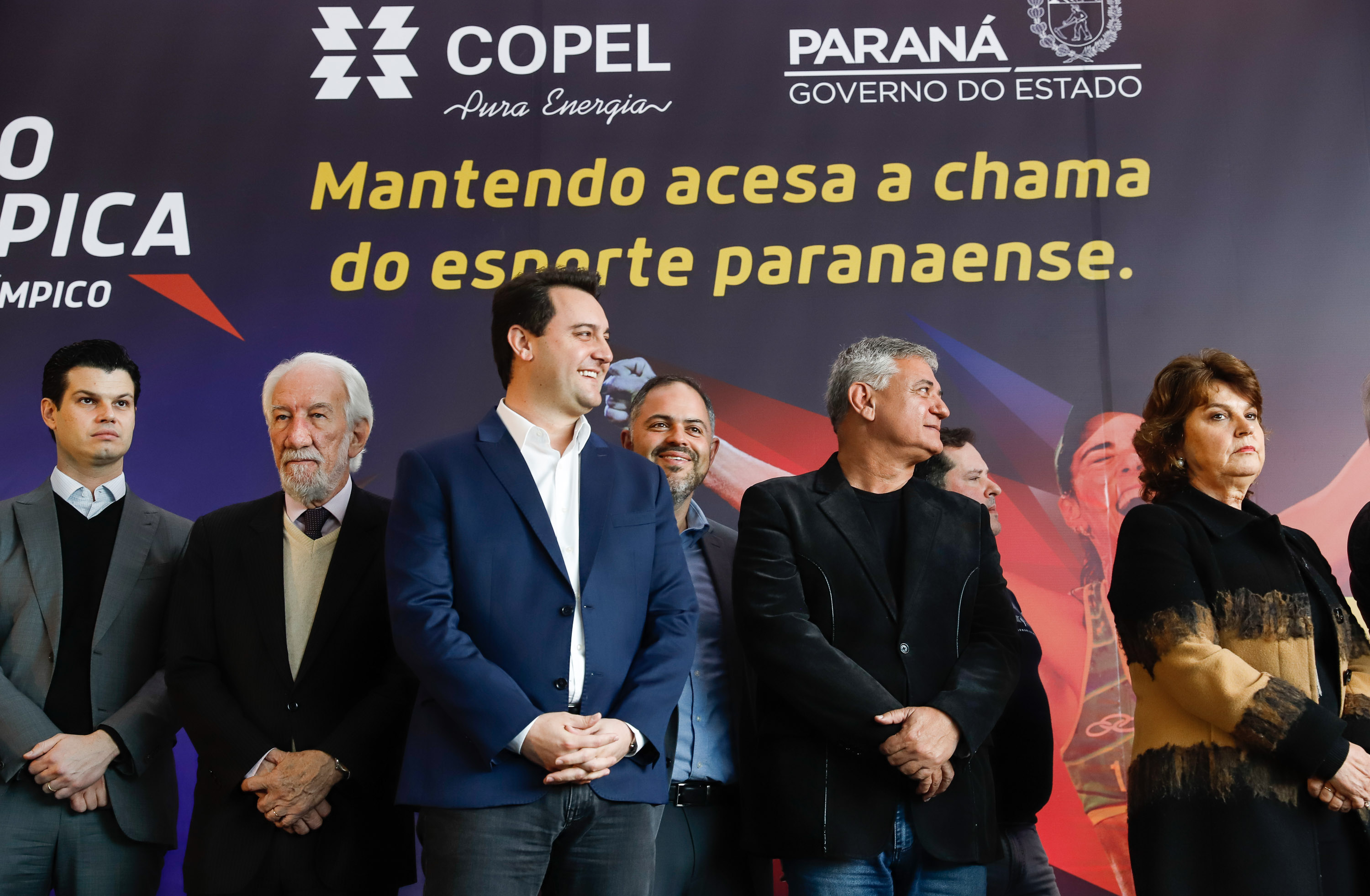 O governador Carlos Massa Ratinho Junior lançou nesta segunda-feira (2), em cerimônia no Palácio Iguaçu, o programa Geração Olímpica, que só neste ano garantirá 1.252 bolsas esportivas nas modalidades olímpicas e paralímpicas para jovens promessas, atletas de renome mundial e técnicos. A Companhia Paranaense de Energia (Copel), patrocinadora da iniciativa, investe R$ 4,75 milhões. É o maior programa de bolsa-atleta do País, em nível estadual.