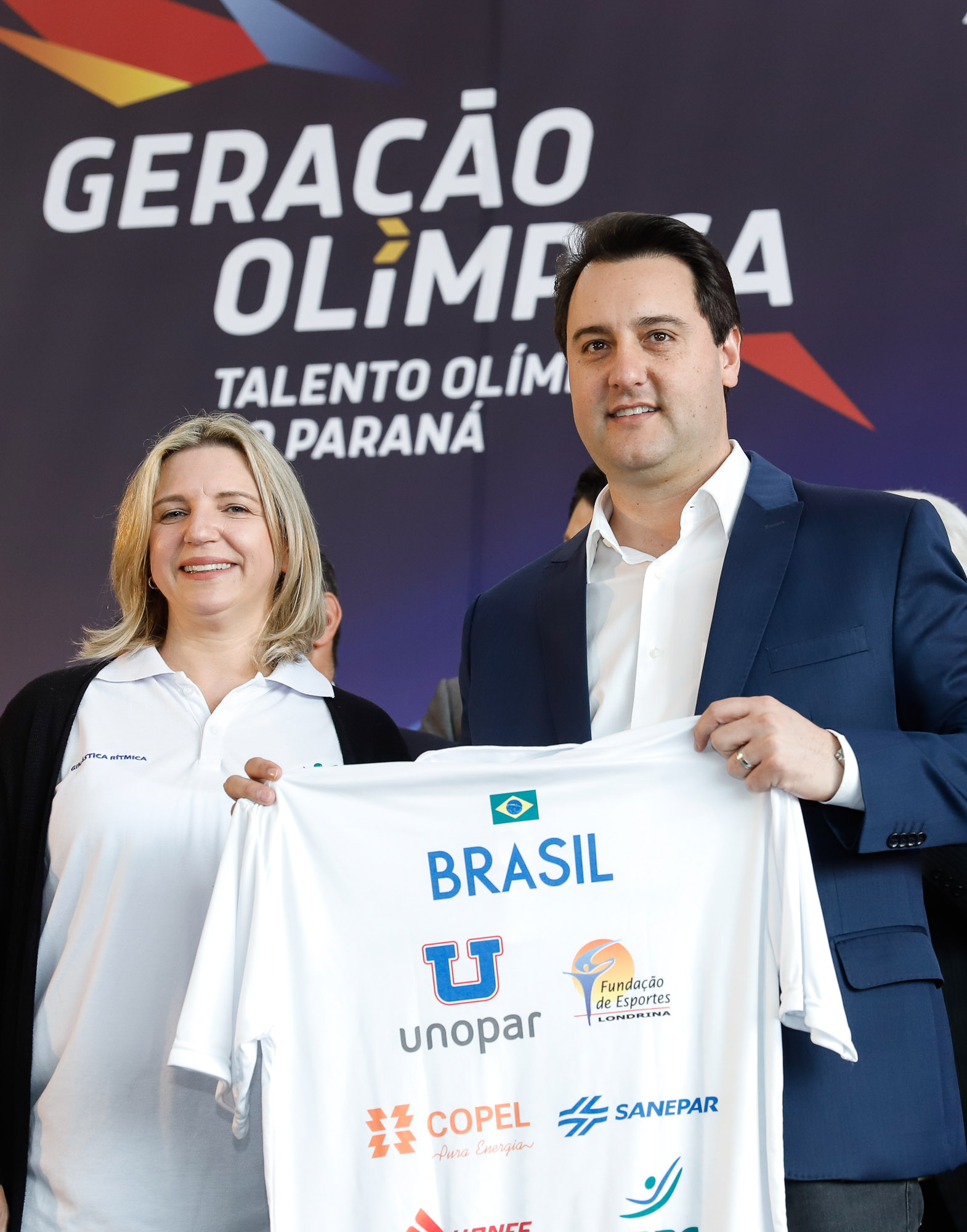 O governador Carlos Massa Ratinho Junior lançou nesta segunda-feira (2), em cerimônia no Palácio Iguaçu, o programa Geração Olímpica, que só neste ano garantirá 1.252 bolsas esportivas nas modalidades olímpicas e paralímpicas para jovens promessas, atletas de renome mundial e técnicos. A Companhia Paranaense de Energia (Copel), patrocinadora da iniciativa, investe R$ 4,75 milhões. É o maior programa de bolsa-atleta do País, em nível estadual.