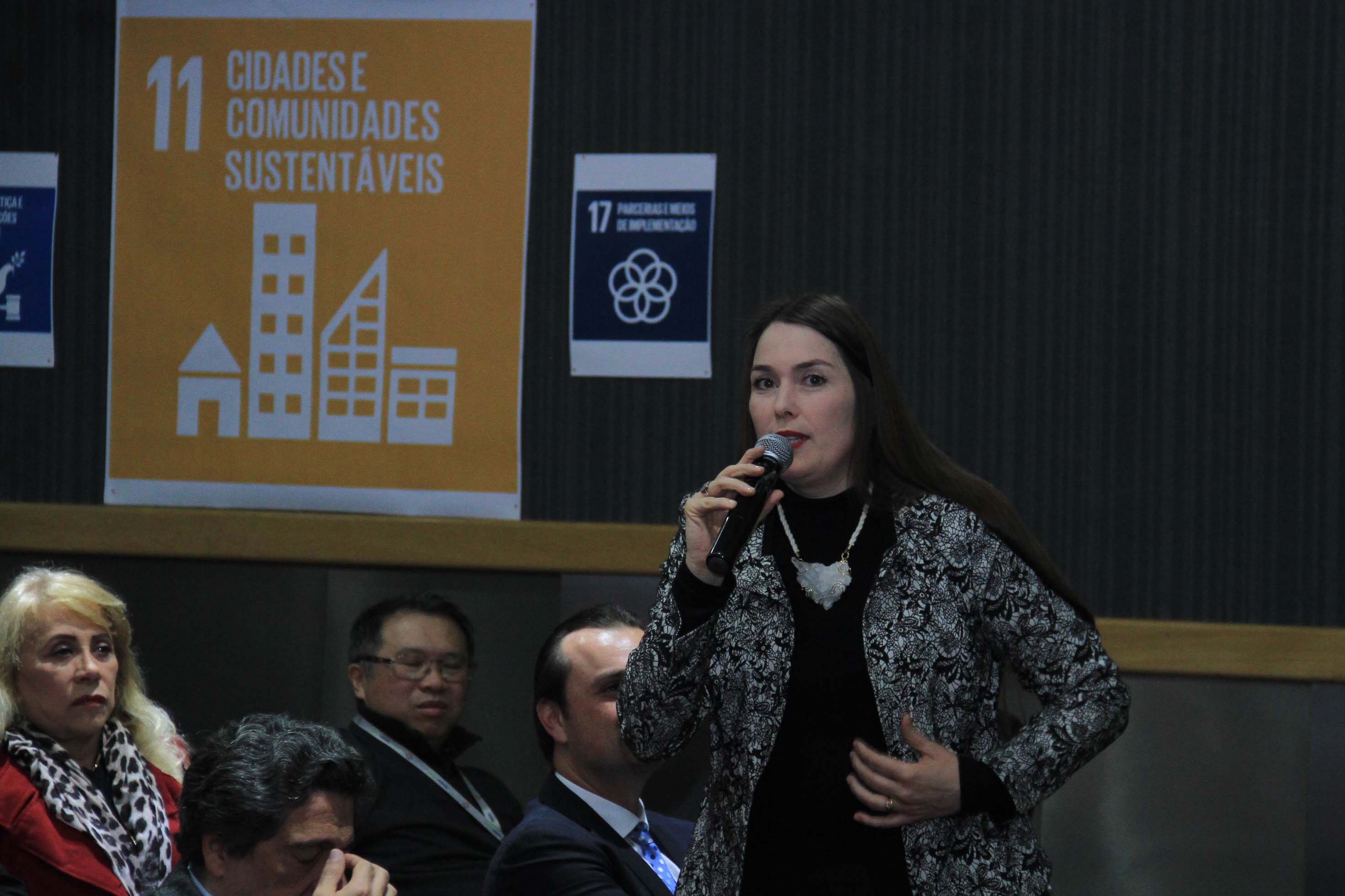 A Coordenação da Região Metropolitana de Curitiba (Comec), o Serviço Social Autônomo Paranacidade, a Cohapar e a Paraná Edificações (Pred), vinculadas à Secretaria do Desenvolvimento Urbano e Obras Públicas, firmaram nesta segunda-feira (2) o Termo de Compromisso com o Conselho Estadual de Desenvolvimento Econômico e Social (Cedes), para a implantação dos Objetivos de Desenvolvimento Sustentável - ODS. Foto: Gustavo Pontes /SEDU