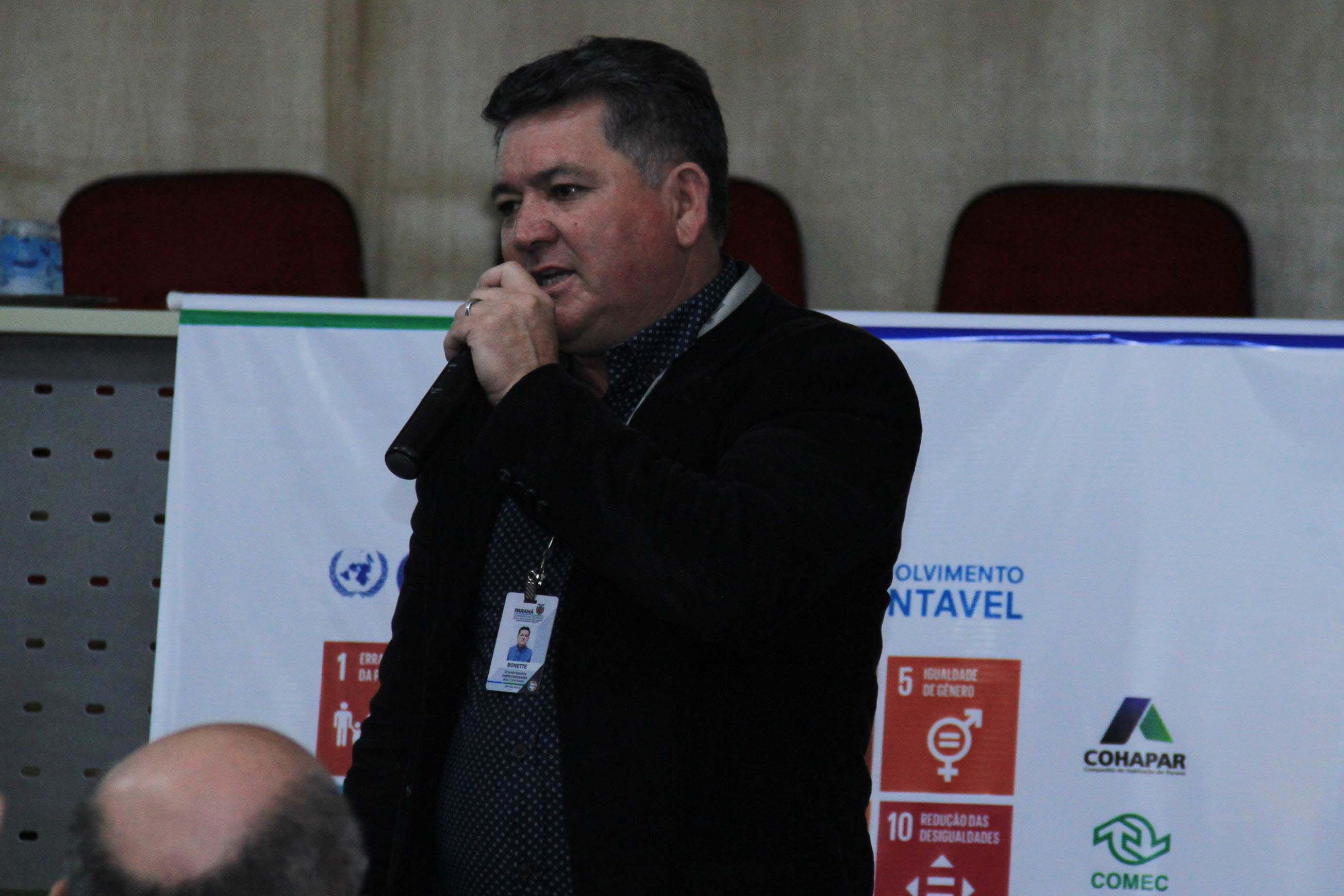 A Coordenação da Região Metropolitana de Curitiba (Comec), o Serviço Social Autônomo Paranacidade, a Cohapar e a Paraná Edificações (Pred), vinculadas à Secretaria do Desenvolvimento Urbano e Obras Públicas, firmaram nesta segunda-feira (2) o Termo de Compromisso com o Conselho Estadual de Desenvolvimento Econômico e Social (Cedes), para a implantação dos Objetivos de Desenvolvimento Sustentável - ODS. Foto: Gustavo Pontes /SEDU