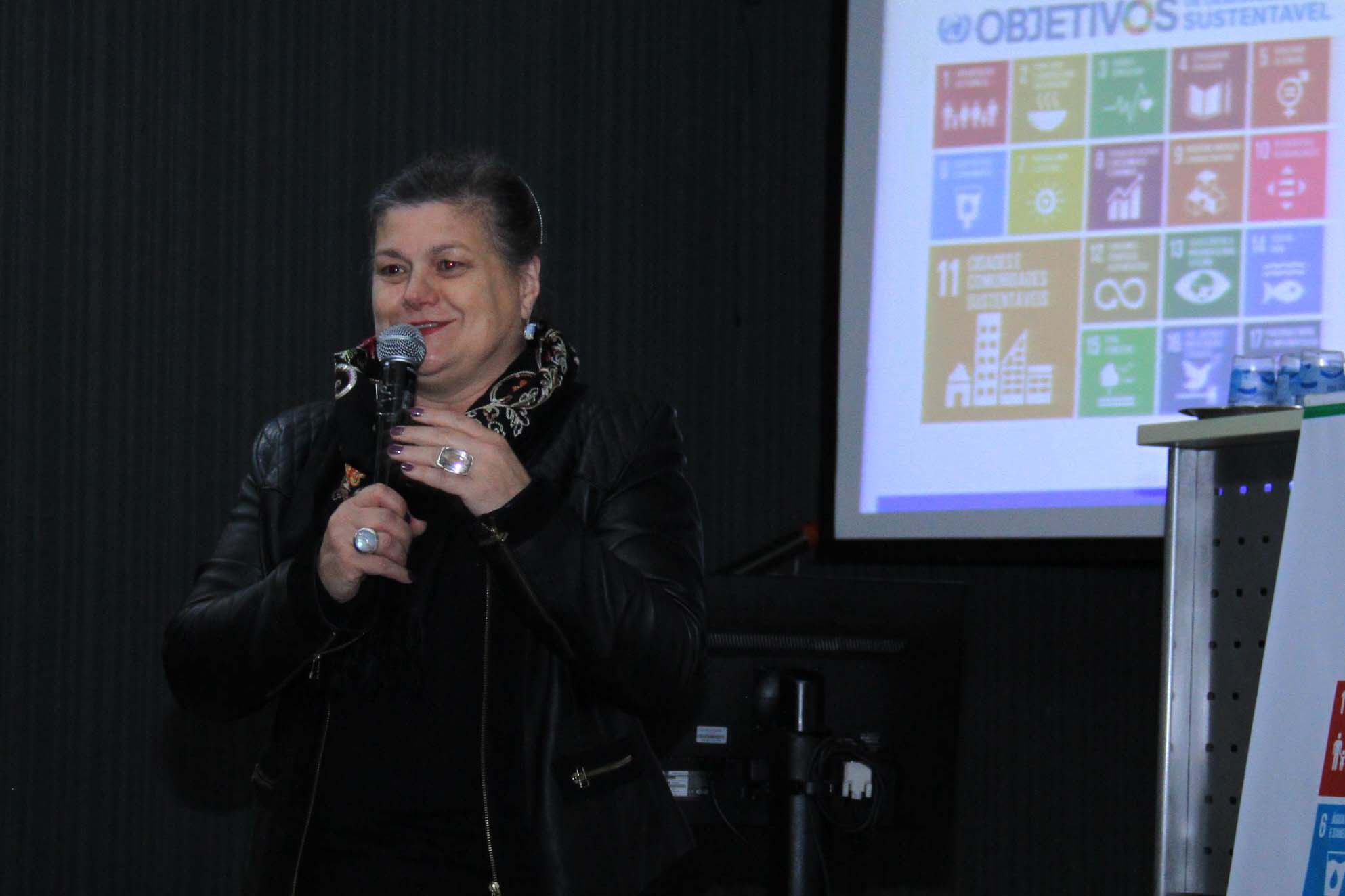 A Coordenação da Região Metropolitana de Curitiba (Comec), o Serviço Social Autônomo Paranacidade, a Cohapar e a Paraná Edificações (Pred), vinculadas à Secretaria do Desenvolvimento Urbano e Obras Públicas, firmaram nesta segunda-feira (2) o Termo de Compromisso com o Conselho Estadual de Desenvolvimento Econômico e Social (Cedes), para a implantação dos Objetivos de Desenvolvimento Sustentável - ODS. Foto: Gustavo Pontes /SEDU