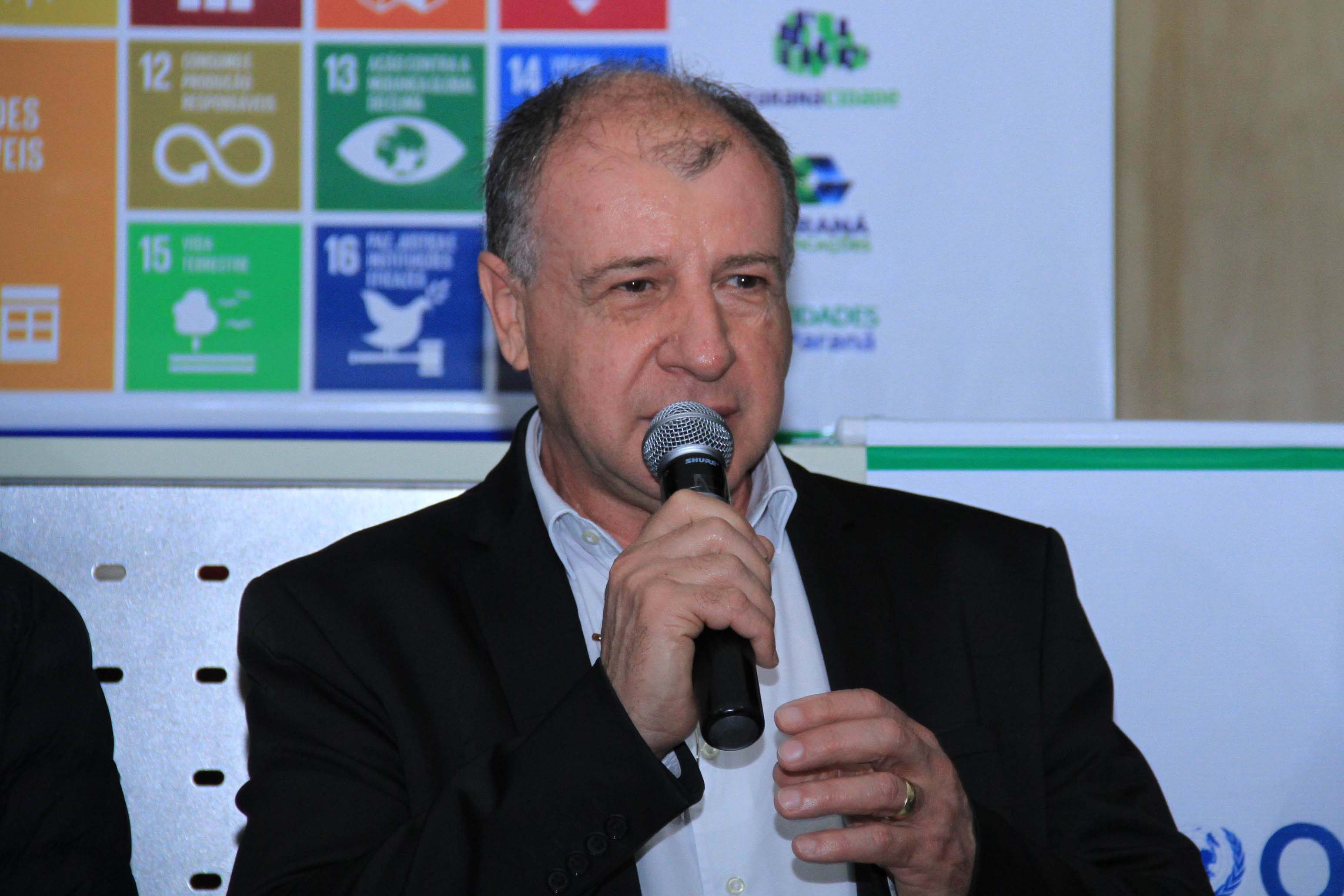 A Coordenação da Região Metropolitana de Curitiba (Comec), o Serviço Social Autônomo Paranacidade, a Cohapar e a Paraná Edificações (Pred), vinculadas à Secretaria do Desenvolvimento Urbano e Obras Públicas, firmaram nesta segunda-feira (2) o Termo de Compromisso com o Conselho Estadual de Desenvolvimento Econômico e Social (Cedes), para a implantação dos Objetivos de Desenvolvimento Sustentável - ODS. Foto: Gustavo Pontes /SEDU