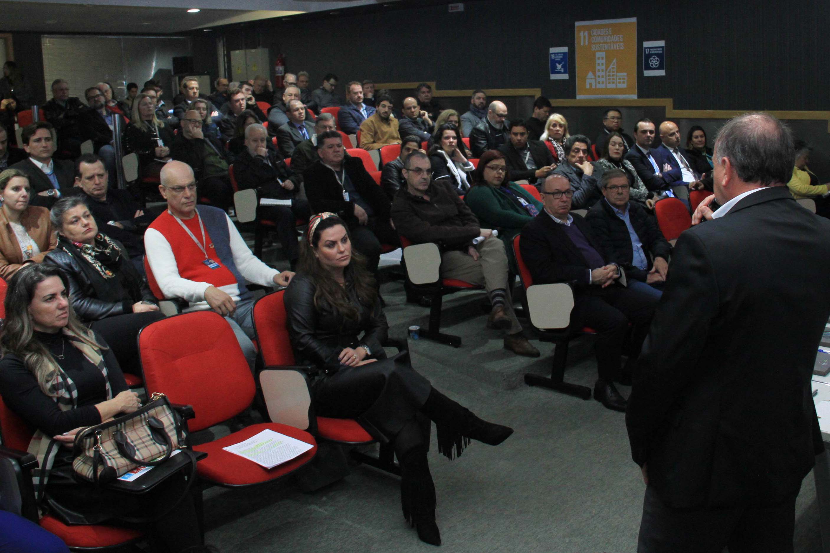 A Coordenação da Região Metropolitana de Curitiba (Comec), o Serviço Social Autônomo Paranacidade, a Cohapar e a Paraná Edificações (Pred), vinculadas à Secretaria do Desenvolvimento Urbano e Obras Públicas, firmaram nesta segunda-feira (2) o Termo de Compromisso com o Conselho Estadual de Desenvolvimento Econômico e Social (Cedes), para a implantação dos Objetivos de Desenvolvimento Sustentável - ODS. Foto: Gustavo Pontes /SEDU