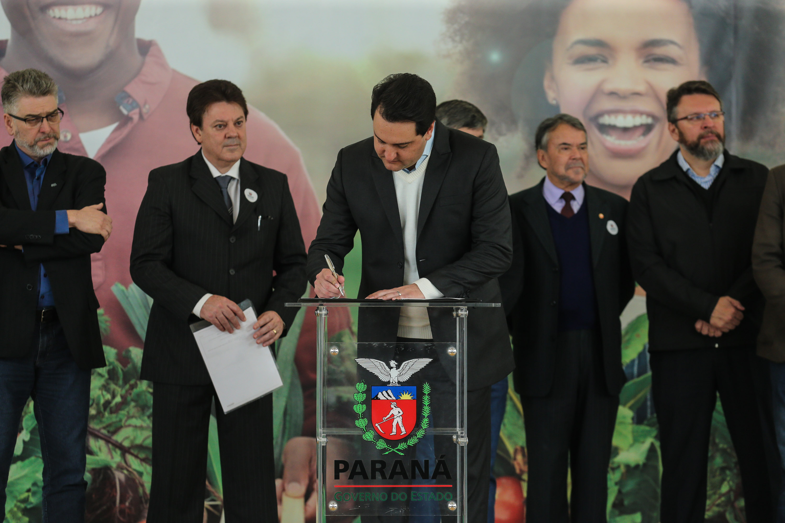 O governador Carlos Massa Ratinho Junior lança nesta terça-feira (03) o Programa de Apoio ao Cooperativismo da Agricultura Familiar no Palácio Iguaçu. 03/09/2019 - Foto: Geraldo Bubniak/AEN