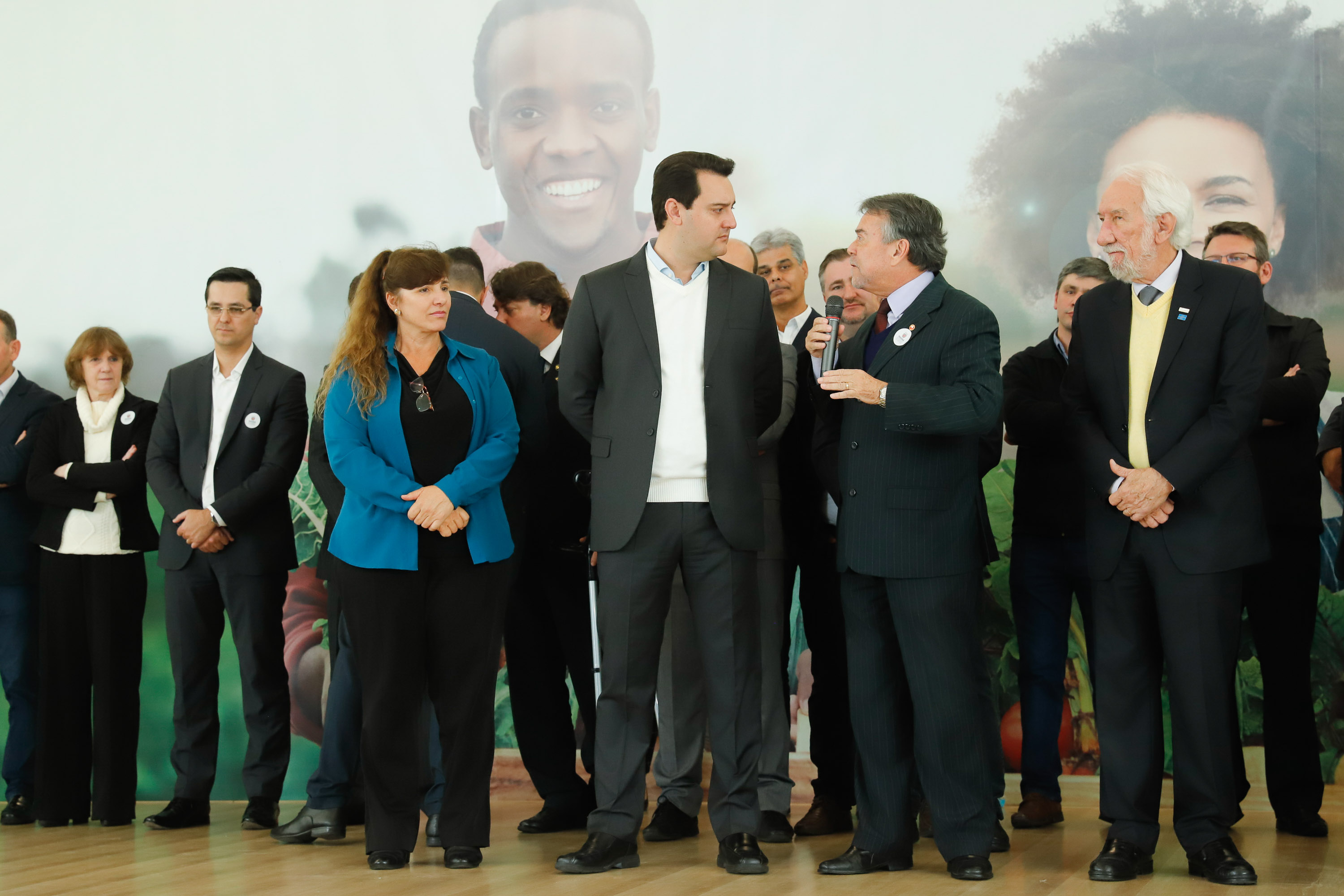 O governador Carlos Massa Ratinho Junior lançou nesta terça-feira (3), no Palácio Iguaçu, o Programa de Apoio ao Cooperativismo da Agricultura Familiar no Paraná - Coopera Paraná