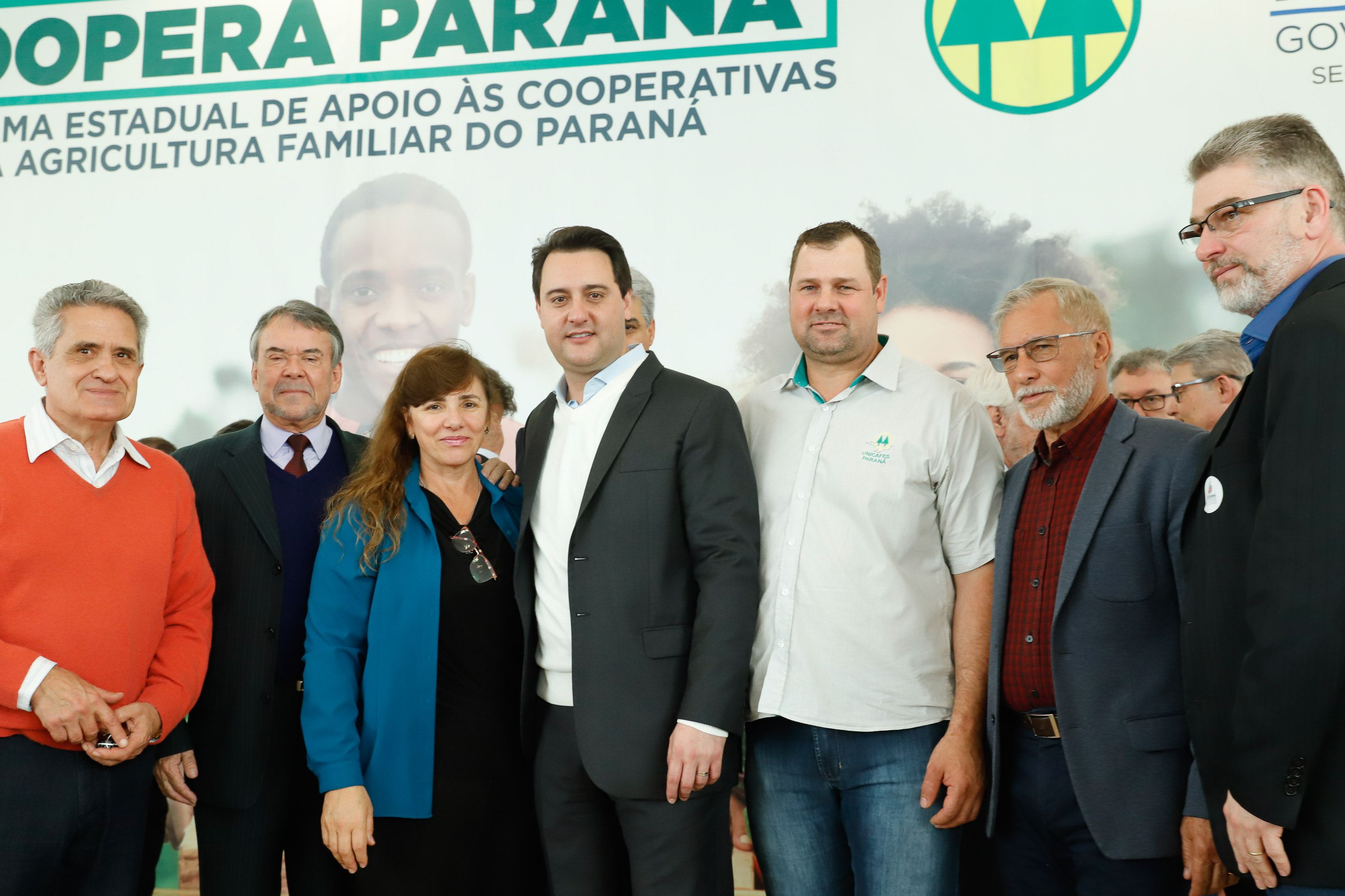 O governador Carlos Massa Ratinho Junior lançou nesta terça-feira (3), no Palácio Iguaçu, o Programa de Apoio ao Cooperativismo da Agricultura Familiar no Paraná - Coopera Paraná