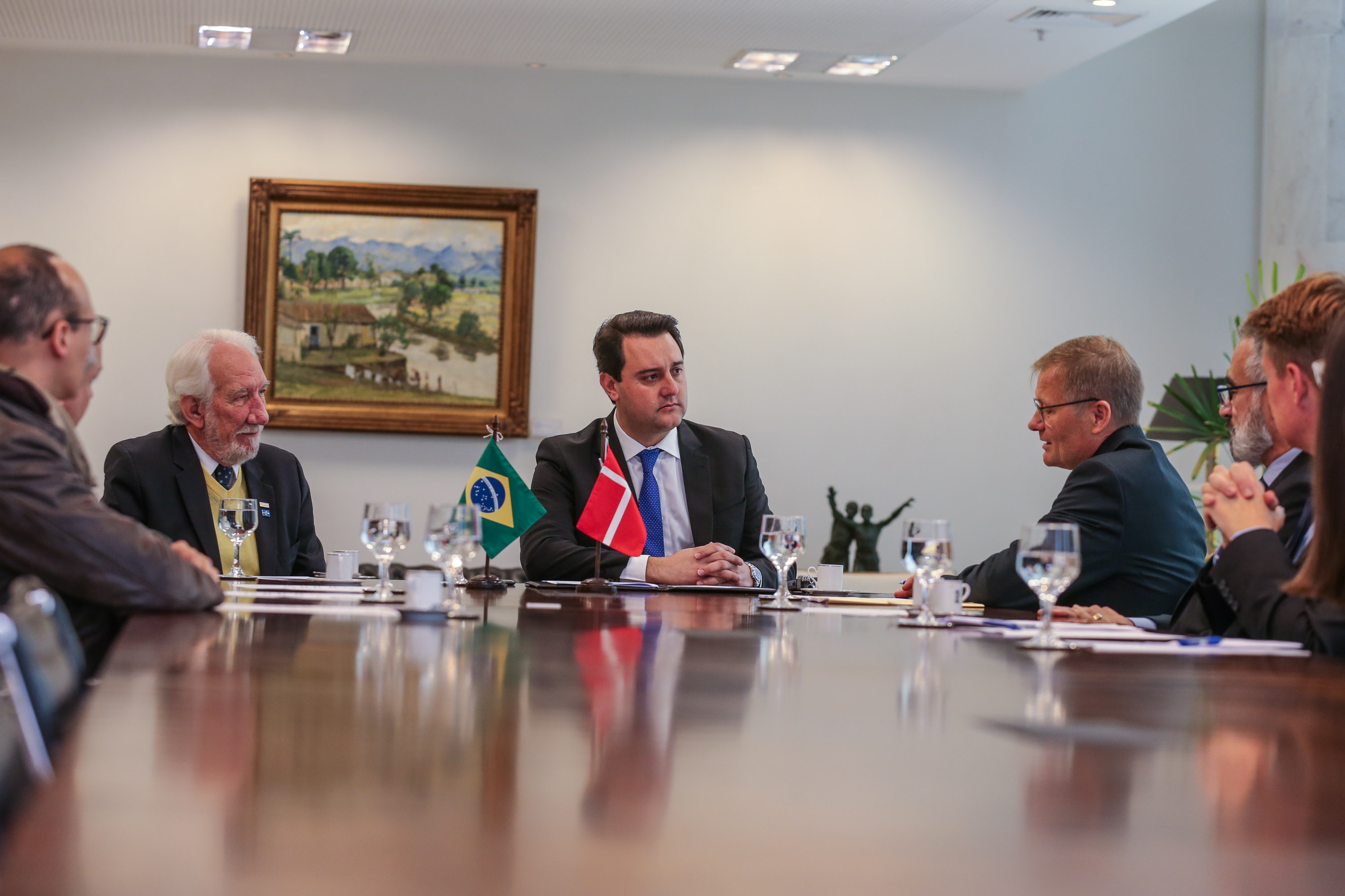 O governador Carlos Massa Ratinho Junior recebe nesta quarta-feira (04) o embaixador da Dinamarca no Brasil, Nicolai Prytz no Palácio Iguaçu acompanhado do vice-governador Darci Piani.   03/09/2019 - Foto: Geraldo Bubniak/AEN