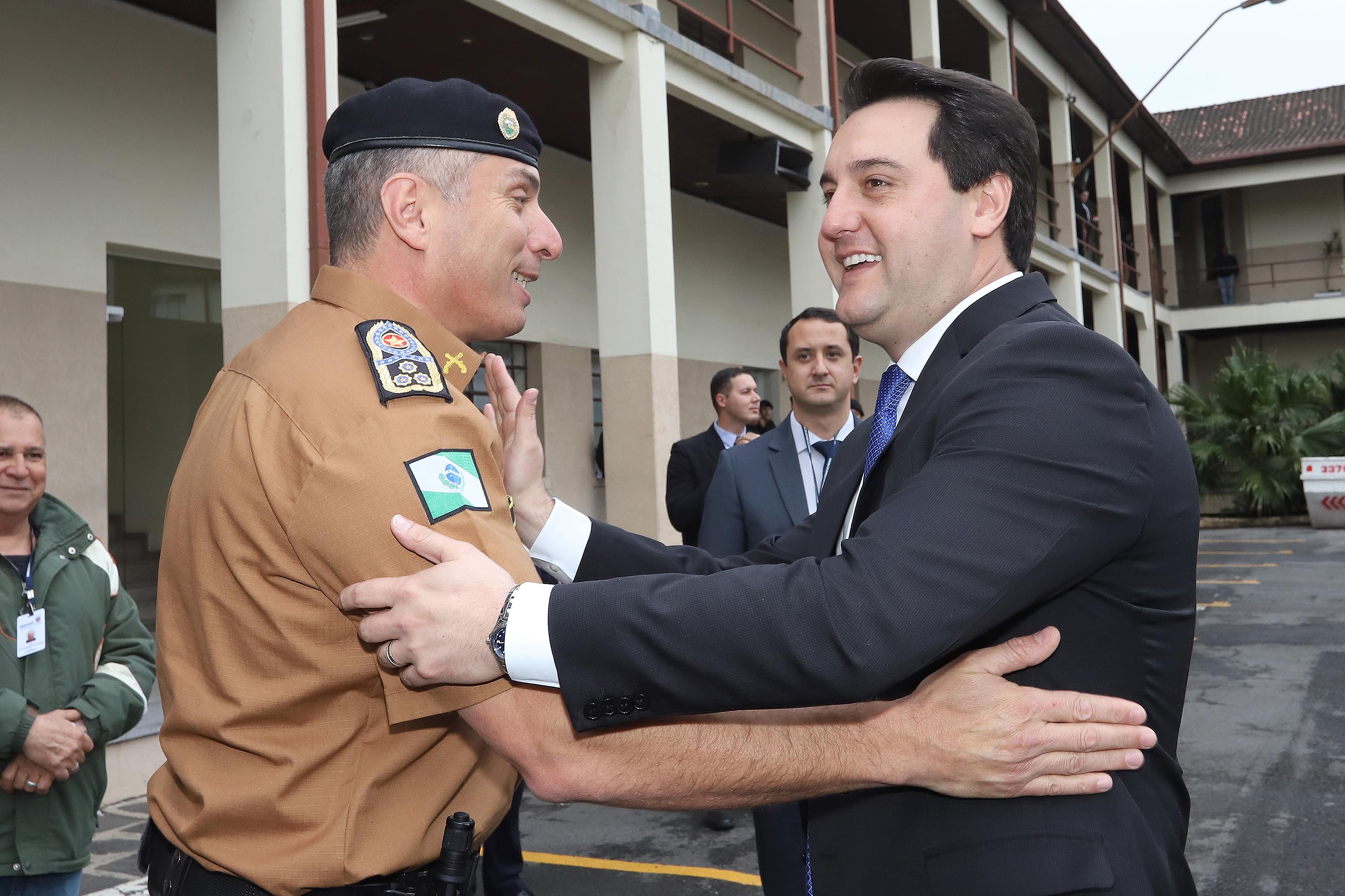 GOVERNADOR AUTORIZA CONCURSO PÚBLICO PARA POLÍCIA MILITAR, POLÍCIA CIVIL E DEPEN. O Governador Carlos Massa Ratinho Junior autoriza nesta quarta-feira (04) a realização de concurso público e contratação de profissionais para a Polícia Militar, Polícia Civil e Departamento Penitenciário (Depen). Participaram do evento: os secretários, de Segurança, cel. Romulo Marinho Soares; da Casa Civil, Guto Silva; comandante geral da PMPR, cel. Péricles de Matos; delegado geral da Polícia Civil do Paraná, Silvio Jacob Rockembach; Curitiba, 04-09-19.Foto: Arnaldo Alves / AEN
