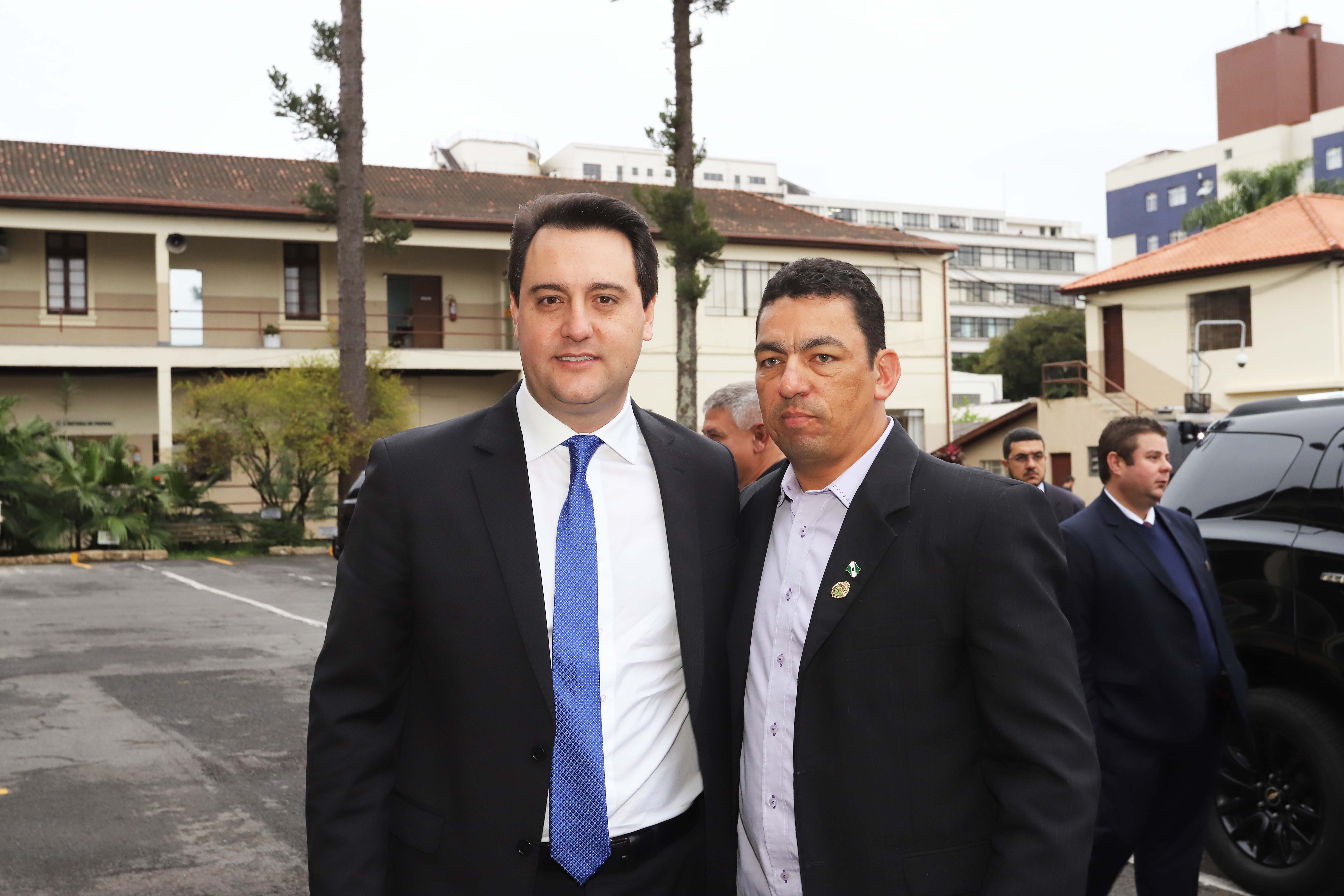 GOVERNADOR AUTORIZA CONCURSO PÚBLICO PARA POLÍCIA MILITAR, POLÍCIA CIVIL E DEPEN. O Governador Carlos Massa Ratinho Junior autoriza nesta quarta-feira (04) a realização de concurso público e contratação de profissionais para a Polícia Militar, Polícia Civil e Departamento Penitenciário (Depen). Participaram do evento: os secretários, de Segurança, cel. Romulo Marinho Soares; da Casa Civil, Guto Silva; comandante geral da PMPR, cel. Péricles de Matos; delegado geral da Polícia Civil do Paraná, Silvio Jacob Rockembach; Curitiba, 04-09-19.Foto: Arnaldo Alves / AEN