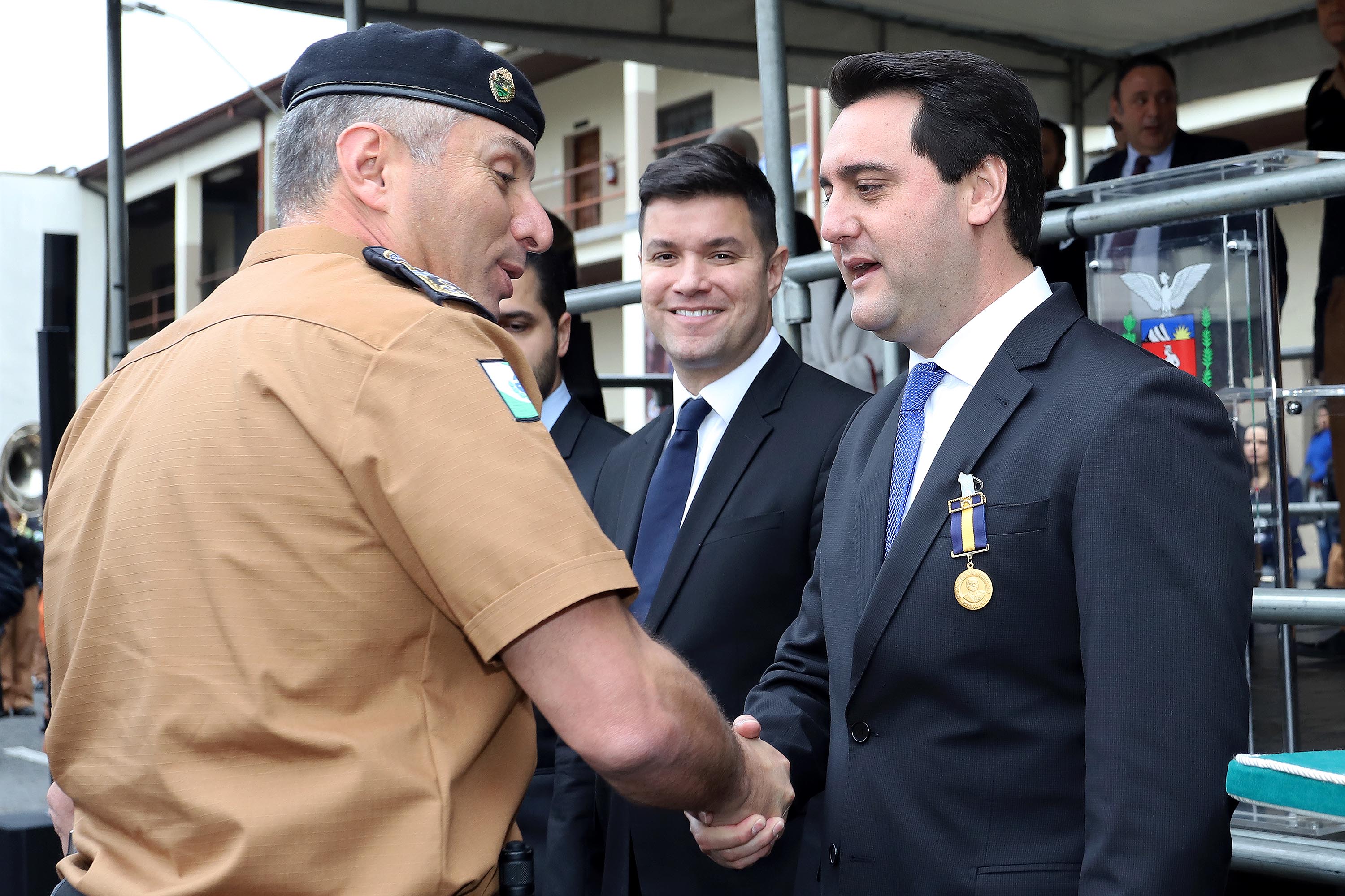 GOVERNADOR AUTORIZA CONCURSO PÚBLICO PARA POLÍCIA MILITAR, POLÍCIA CIVIL E DEPEN. O Governador Carlos Massa Ratinho Junior autoriza nesta quarta-feira (04) a realização de concurso público e contratação de profissionais para a Polícia Militar, Polícia Civil e Departamento Penitenciário (Depen). Participaram do evento: os secretários, de Segurança, cel. Romulo Marinho Soares; da Casa Civil, Guto Silva; comandante geral da PMPR, cel. Péricles de Matos; delegado geral da Polícia Civil do Paraná, Silvio Jacob Rockembach; Curitiba, 04-09-19.Foto: Arnaldo Alves / AEN