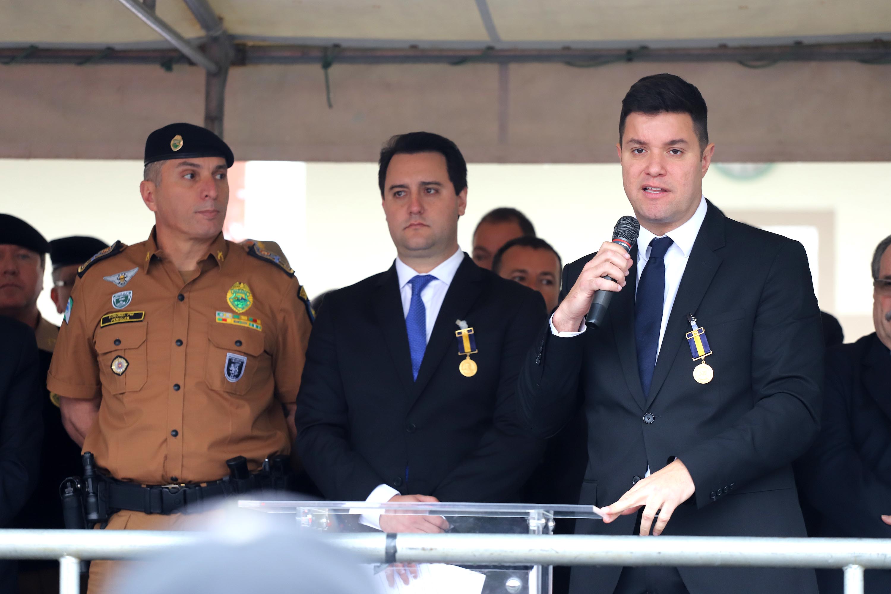 GOVERNADOR AUTORIZA CONCURSO PÚBLICO PARA POLÍCIA MILITAR, POLÍCIA CIVIL E DEPEN. O Governador Carlos Massa Ratinho Junior autoriza nesta quarta-feira (04) a realização de concurso público e contratação de profissionais para a Polícia Militar, Polícia Civil e Departamento Penitenciário (Depen). Participaram do evento: os secretários, de Segurança, cel. Romulo Marinho Soares; da Casa Civil, Guto Silva; comandante geral da PMPR, cel. Péricles de Matos; delegado geral da Polícia Civil do Paraná, Silvio Jacob Rockembach; Curitiba, 04-09-19.Foto: Arnaldo Alves / AEN