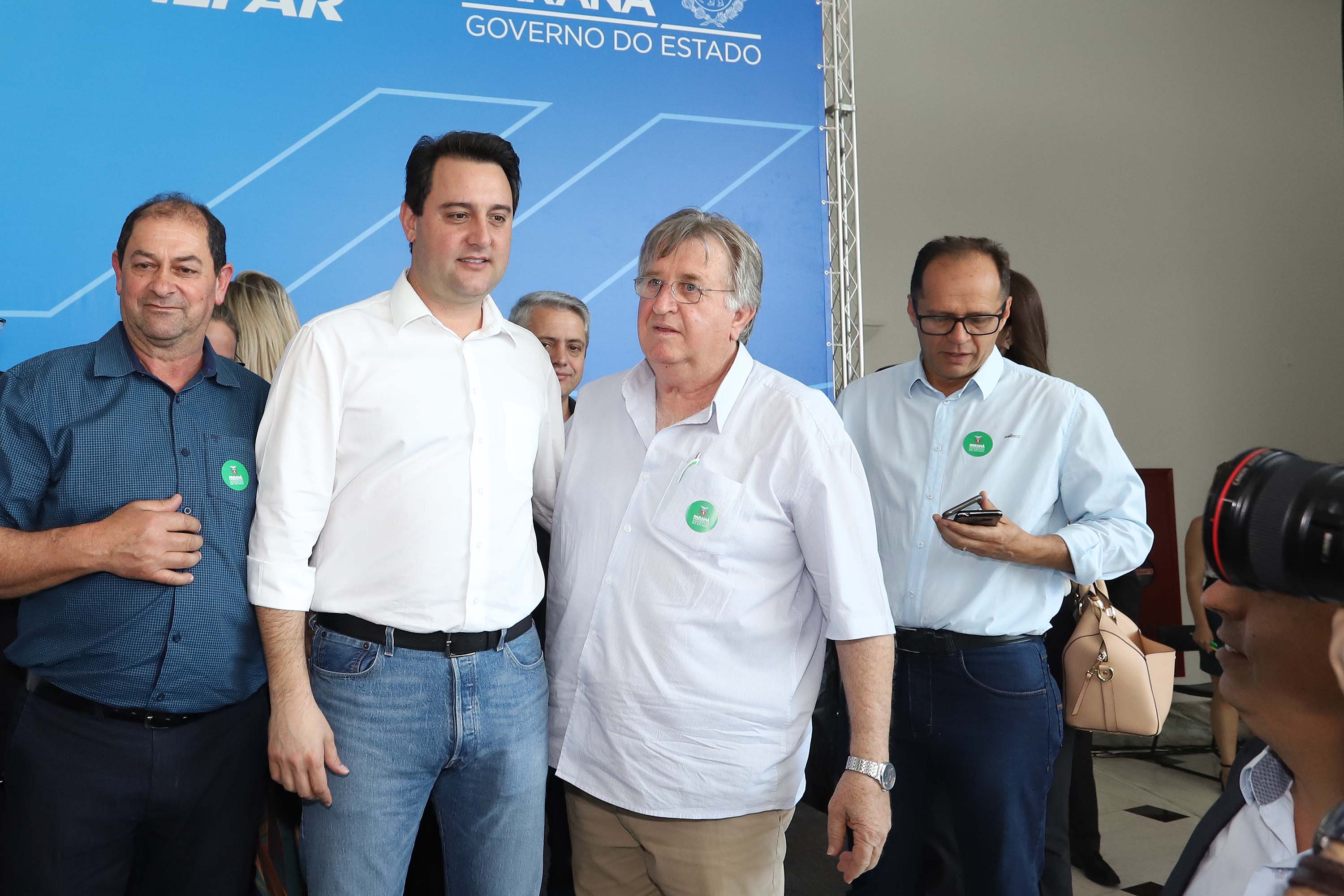 GOVERNADOR ANUNCIA EXPANSÃO DO PROGRAMA DE CAIXAS D?ÁGUA PARA FAMÍLIAS EM SITUAÇÃO DE VULNERABILIDADE SOCIAL. O governador Carlos Massa Ratinho Junior anunciou nesta segunda-feira (9) a expansão do programa que viabiliza instalação de caixas d'água em casas de famílias em situação de vulnerabilidade social. Participaram: secretários da Justiça, Família e Trabalho, Ney Leprevost; da Saúde, Beto Preto; presidente da Sanepar, Claudio Stabile; deputados estaduais; prefeitos; entre outras autoridades.Curitiba, 09-09-19.Foto: Arnaldo Alves / AEN.