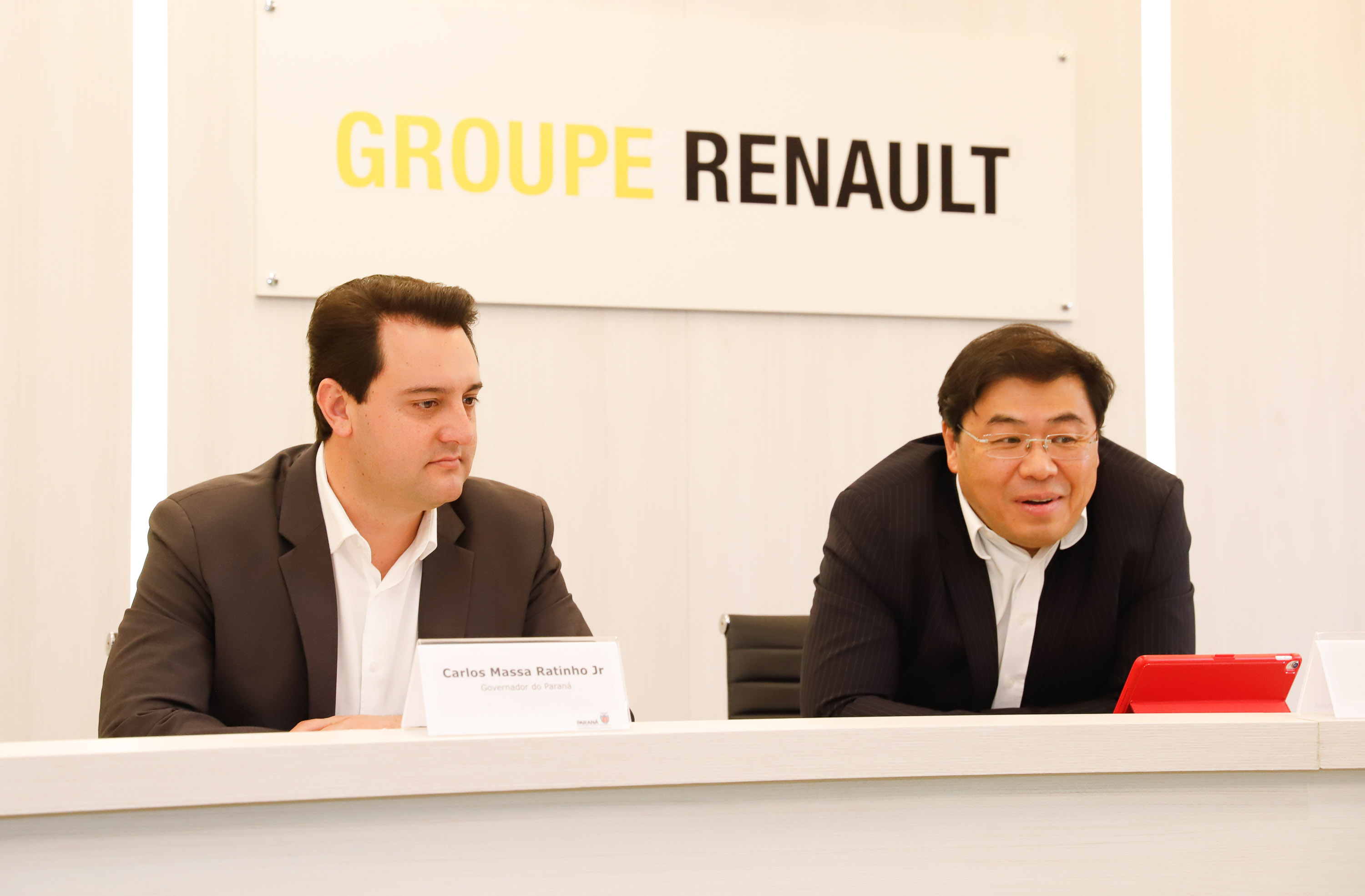 O governador Carlos Massa Ratinho Junior reforçou nesta quarta-feira (11) a determinação do Estado em apoiar iniciativas para ampliar a mobilidade sustentável no Paraná. Ele esteve no Complexo Ayrton Senna, que abriga quatro fábricas da Renault, em São José dos Pinhais, na Região Metropolitana de Curitiba.