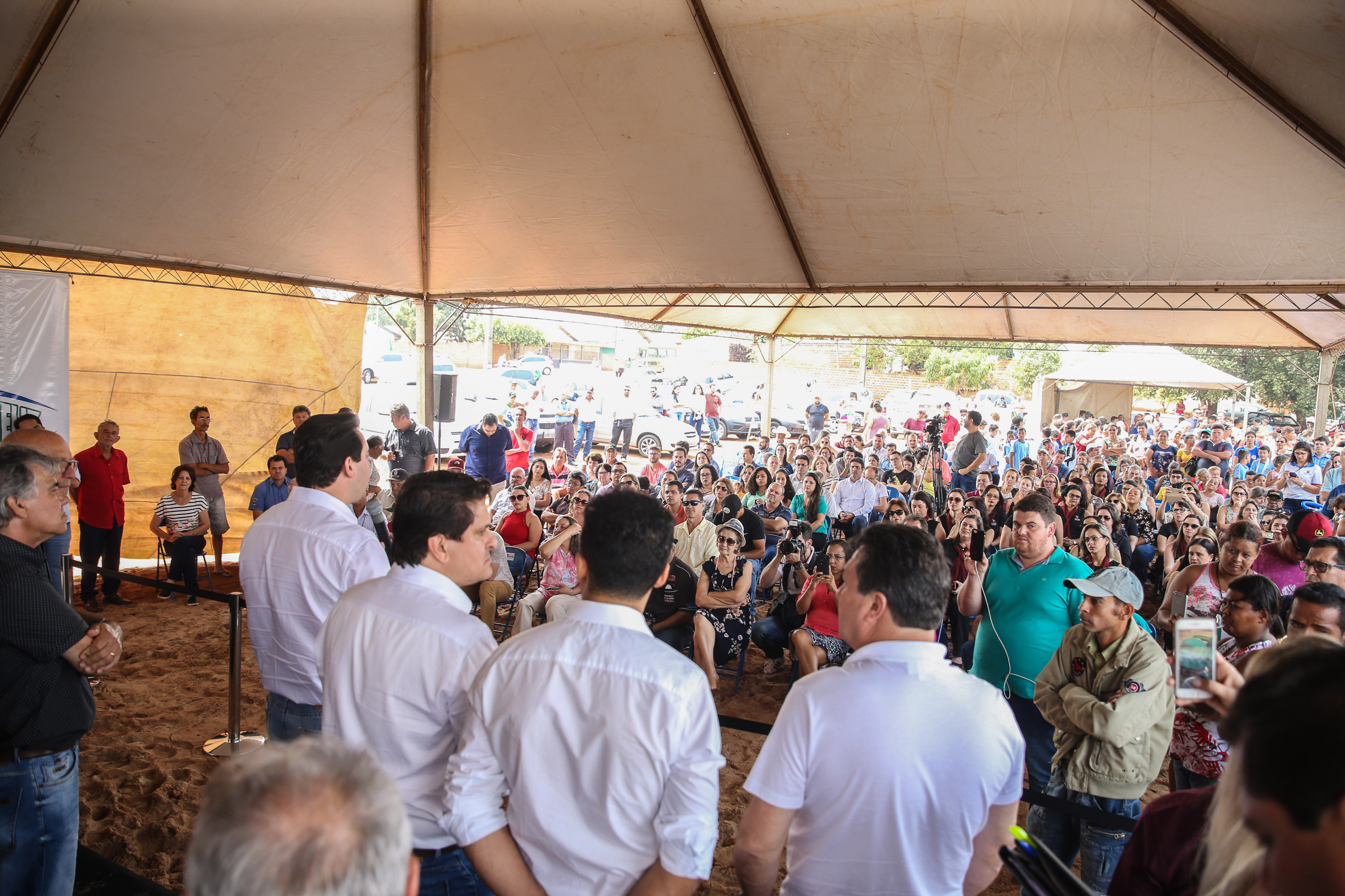 O governador Carlos Massa Ratinho Junior inaugura nesta quinta-feira (12), o Meu Campinho de Santa Cruz de Monte Castelo, no Noroeste do Paraná. Programa da Secretaria de Estado do Desenvolvimento Urbano e Obras Públicas, o Meu Campinho grama sintética, iluminação e segurança para a prática esportiva e de recreação de crianças e adolescentes, em horários em que não estão na escola. Santa Cruz do Monte Castelo, 12/09/2019 - Foto: Geraldo Bubniak/AEN