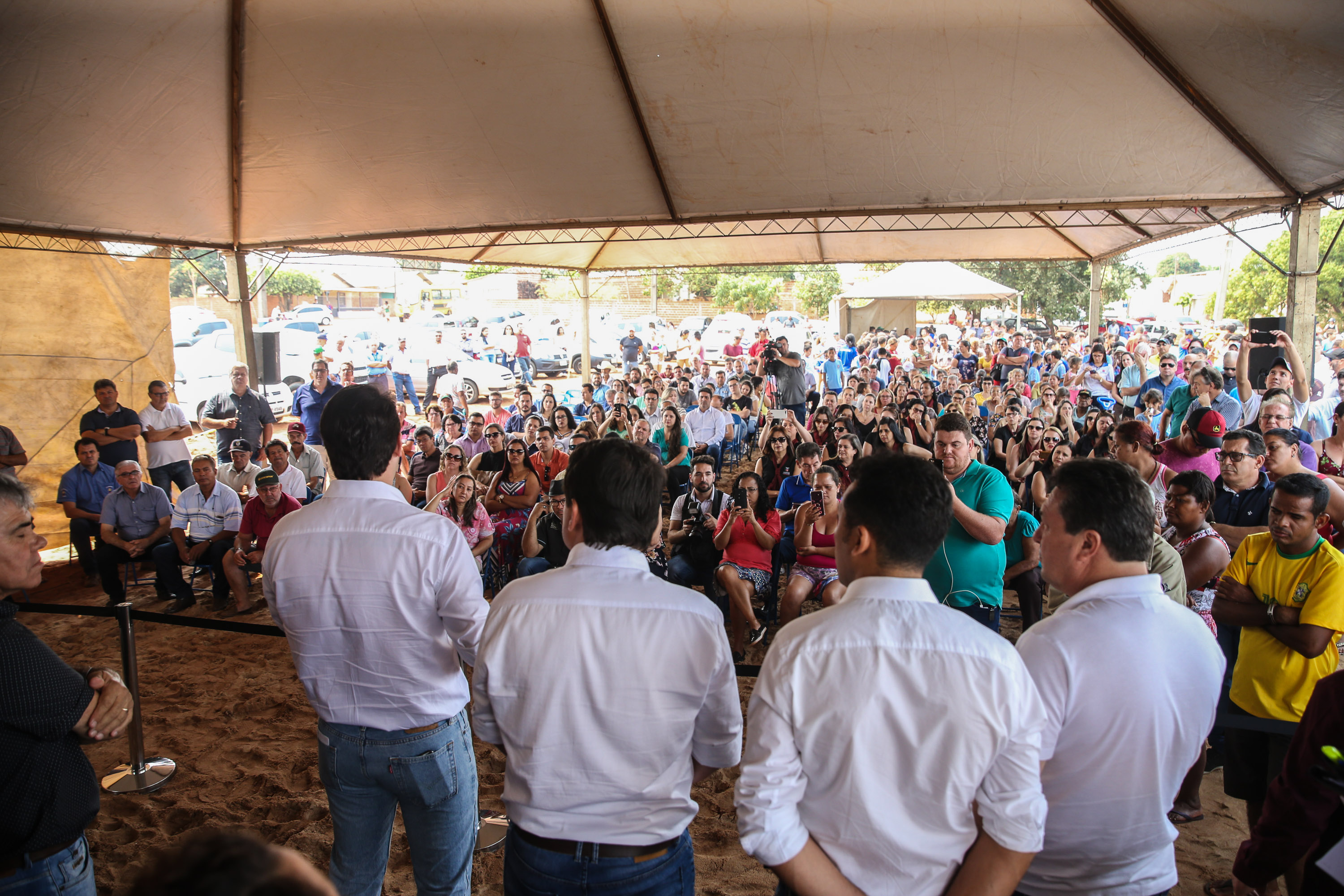 O governador Carlos Massa Ratinho Junior inaugura nesta quinta-feira (12), o Meu Campinho de Santa Cruz de Monte Castelo, no Noroeste do Paraná. Programa da Secretaria de Estado do Desenvolvimento Urbano e Obras Públicas, o Meu Campinho grama sintética, iluminação e segurança para a prática esportiva e de recreação de crianças e adolescentes, em horários em que não estão na escola. Santa Cruz do Monte Castelo, 12/09/2019 - Foto: Geraldo Bubniak/AEN