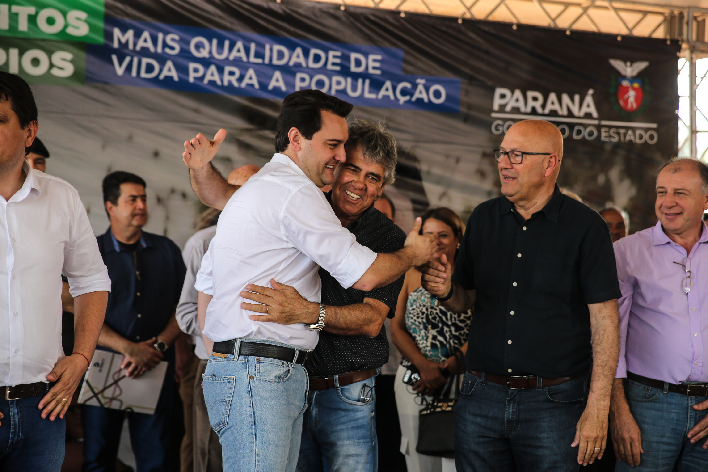 O governador Carlos Massa Ratinho Junior inaugura nesta quinta-feira (12), o Meu Campinho de Santa Cruz de Monte Castelo, no Noroeste do Paraná. Programa da Secretaria de Estado do Desenvolvimento Urbano e Obras Públicas, o Meu Campinho grama sintética, iluminação e segurança para a prática esportiva e de recreação de crianças e adolescentes, em horários em que não estão na escola. Santa Cruz do Monte Castelo, 12/09/2019 - Foto: Geraldo Bubniak/AEN