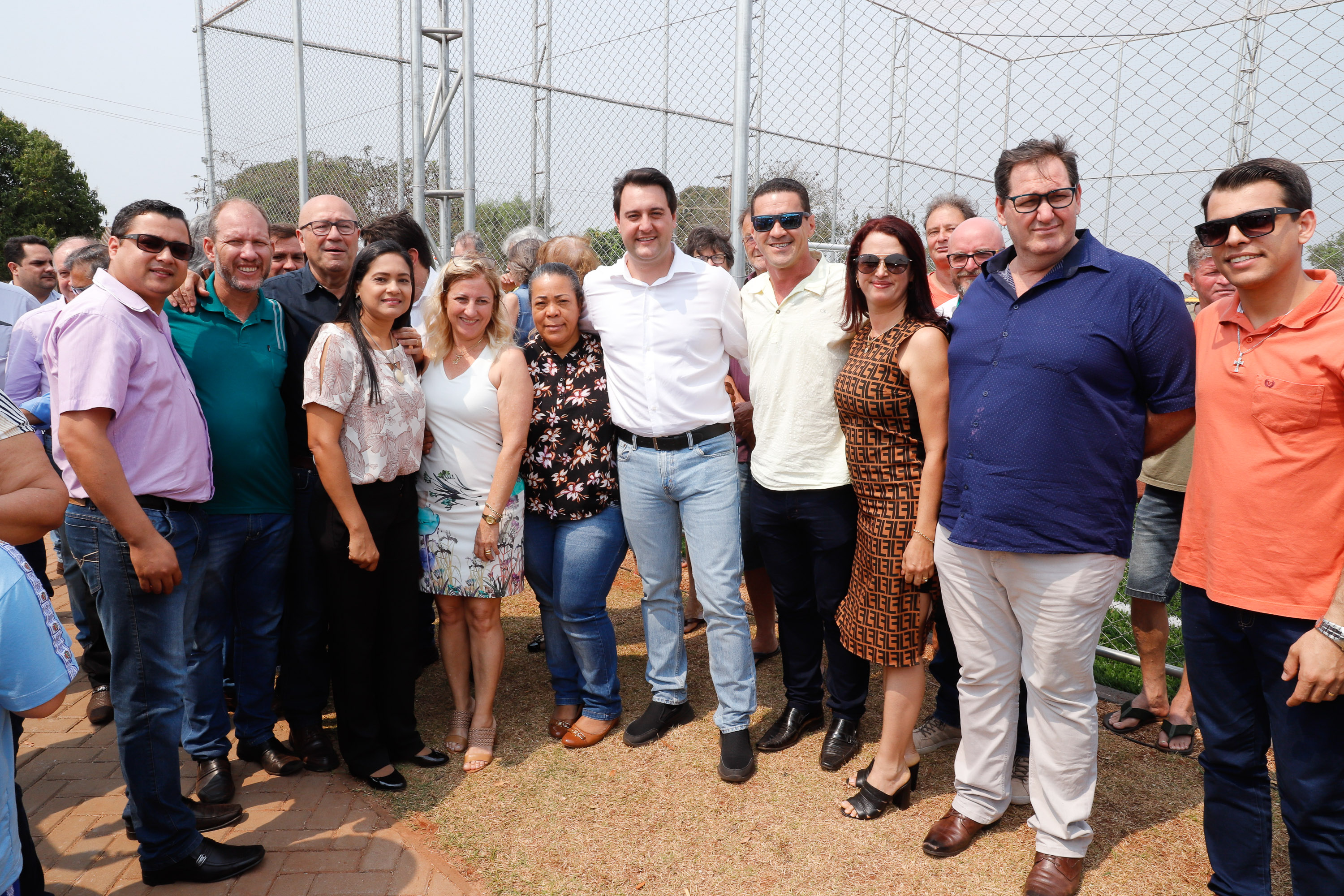 O governador Carlos Massa Ratinho Junior inaugura nesta quinta-feira (12), o Meu Campinho de Santa Cruz de Monte Castelo, no Noroeste do Paraná. Programa da Secretaria de Estado do Desenvolvimento Urbano e Obras Públicas, o Meu Campinho grama sintética, iluminação e segurança para a prática esportiva e de recreação de crianças e adolescentes, em horários em que não estão na escola.