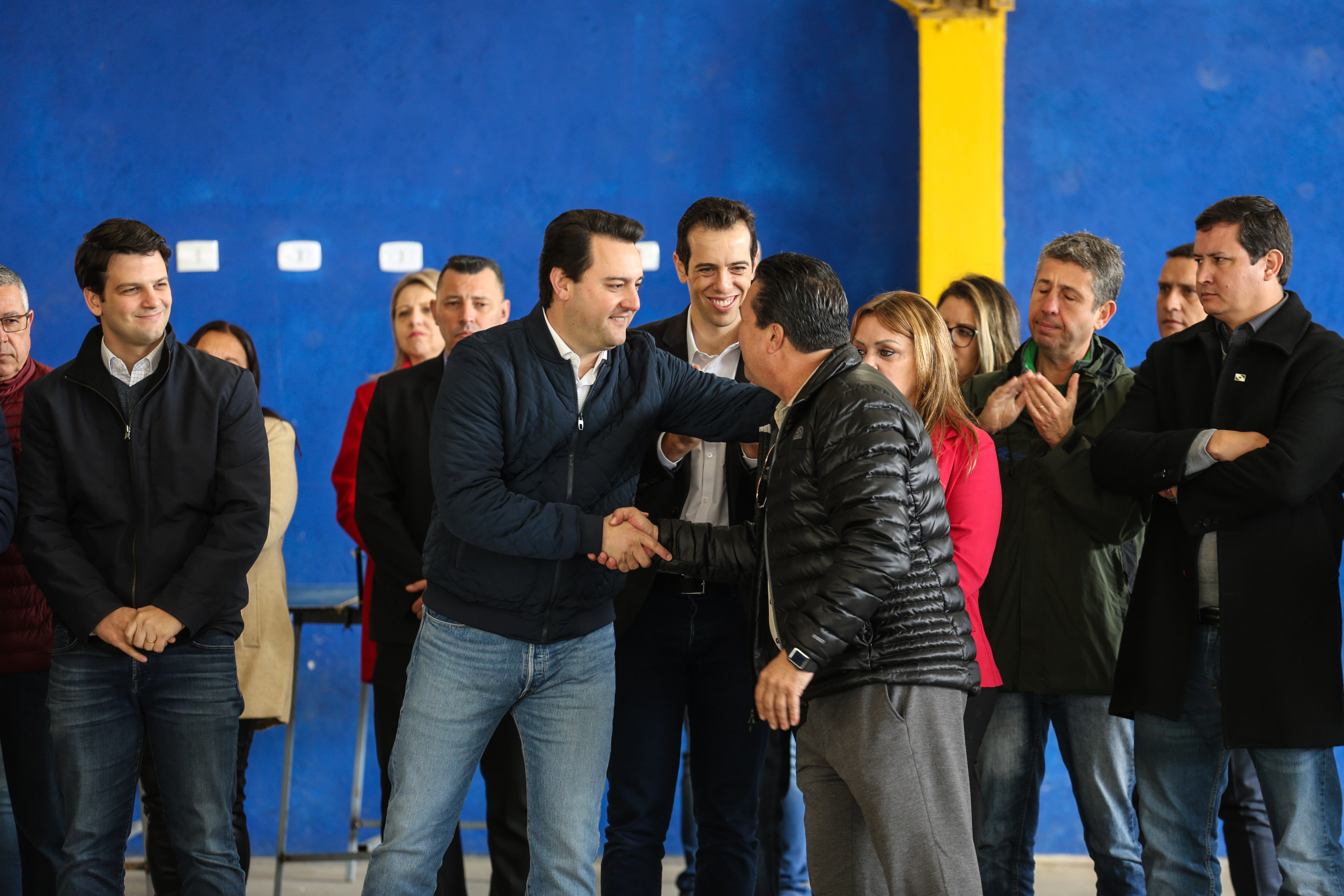 O governador Carlos Massa Ratinho Junior participa nesta segunda-feira (23) do plantio de árvores no Colégio Estadual Professora Maria Gai Grendel, no bairro Caximba, em Curitiba. O evento marcará o início do programa Paraná mais Verde, que vai incentivar o plantio de mudas de árvores nativas em todo o Estado. 23/09/2019 - Foto: Geraldo Bubniak/AEN