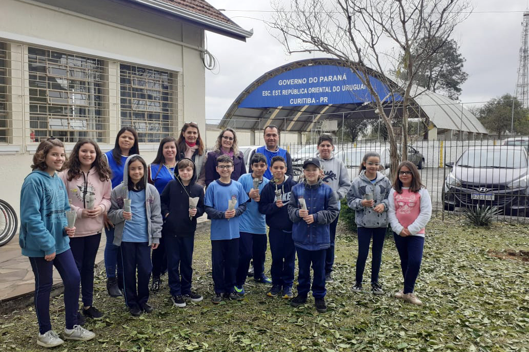 O diretor de Administração e Finanças do Instituto de Tecnologia do Paraná (Tecpar), Arnaldo da Fonseca, representou o diretor-presidente Jorge Callado, como padrinho da ação na Escola Estadual República do Uruguai (Capão da Imbuia), em Curitiba. Foto: Divulgação/Tecpar
