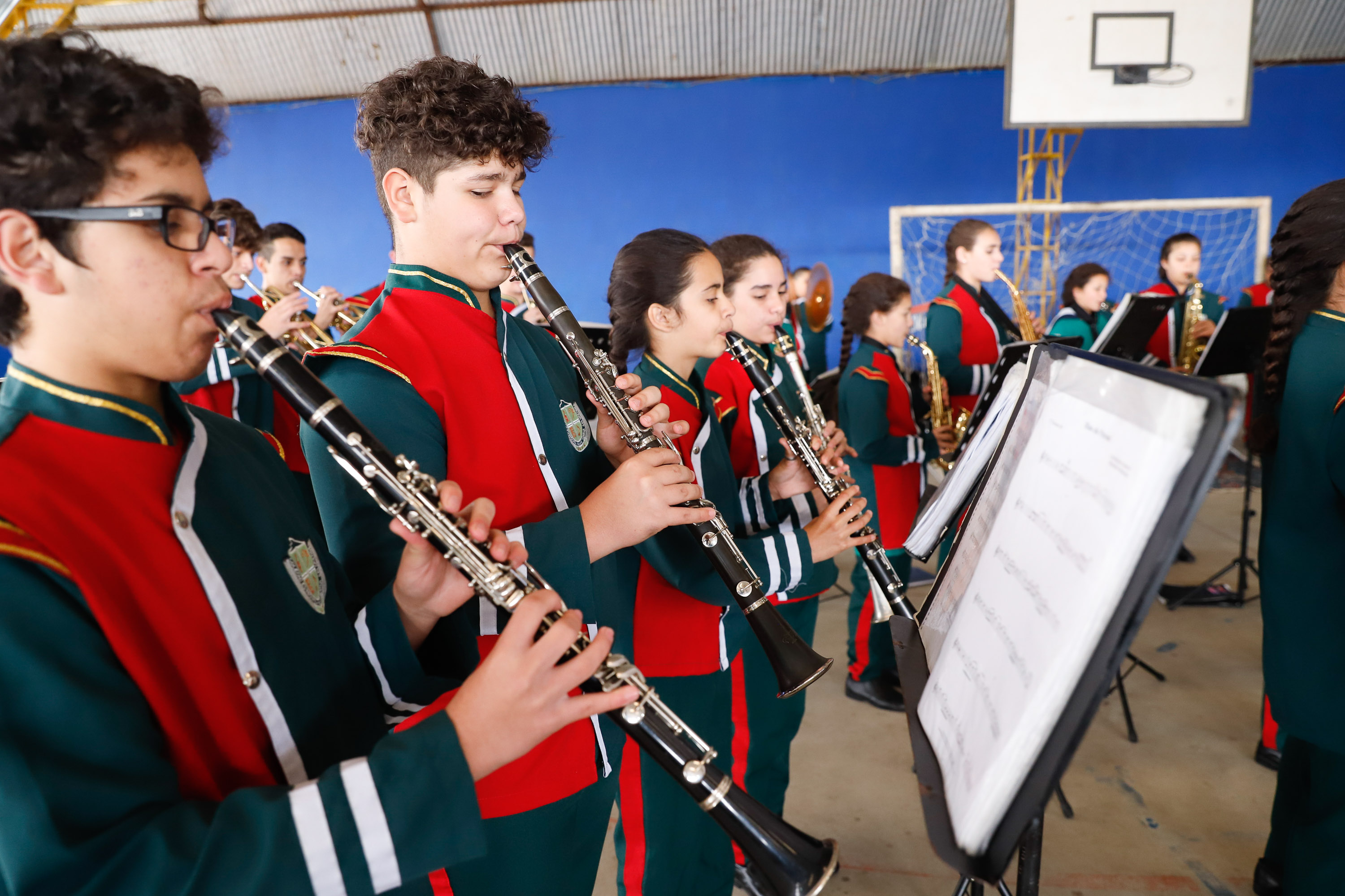 O governador Carlos Massa Ratinho Junior participou nesta segunda-feira (23), do plantio de árvores no Colégio Estadual Professora Maria Gai Grendel, no bairro Caximba, em Curitiba. O evento marcará o início do programa Paraná mais Verde, que vai incentivar o plantio de mudas de árvores nativas em todo o Estado.