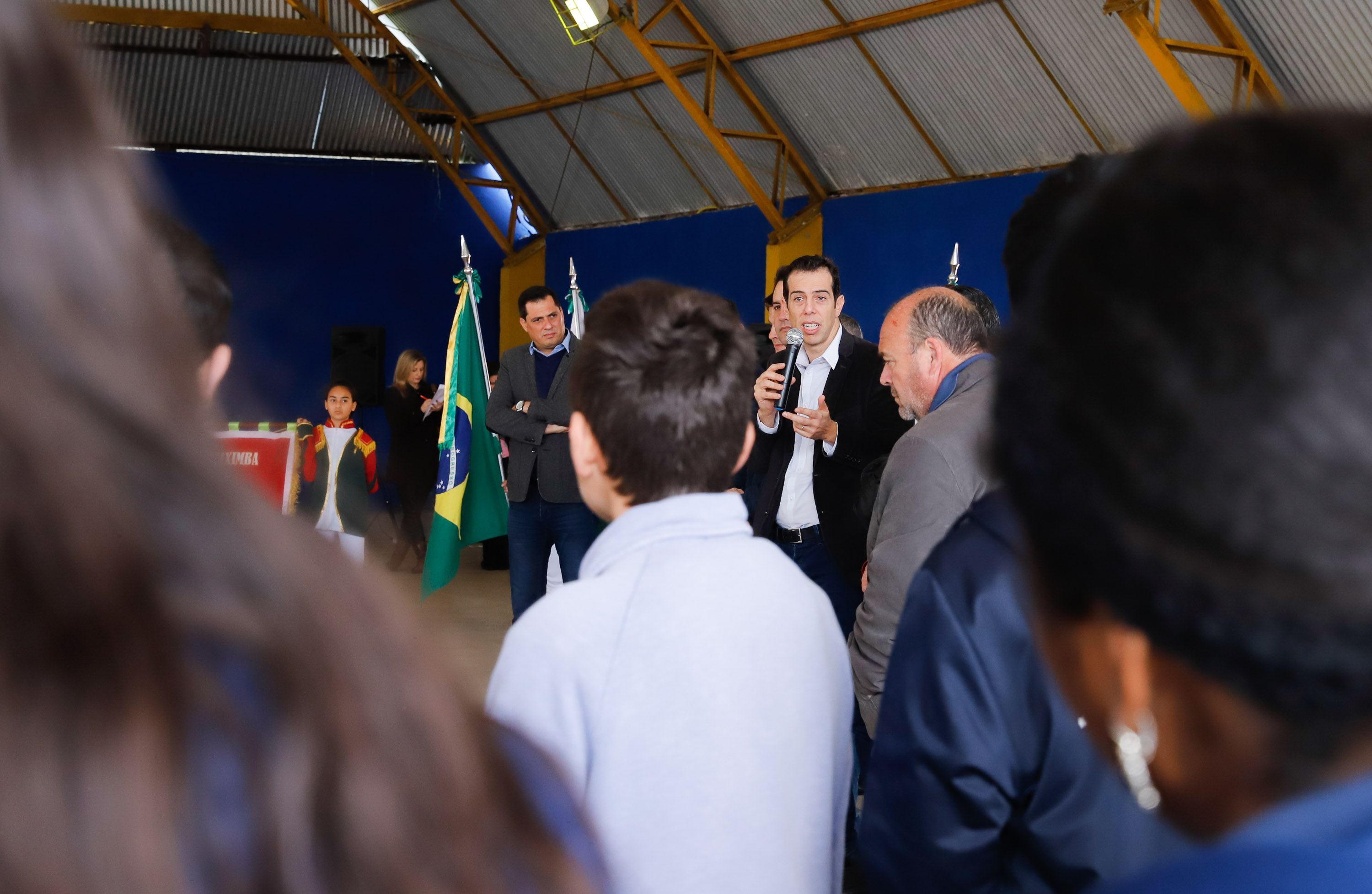 O governador Carlos Massa Ratinho Junior participou nesta segunda-feira (23), do plantio de árvores no Colégio Estadual Professora Maria Gai Grendel, no bairro Caximba, em Curitiba. O evento marcará o início do programa Paraná mais Verde, que vai incentivar o plantio de mudas de árvores nativas em todo o Estado.