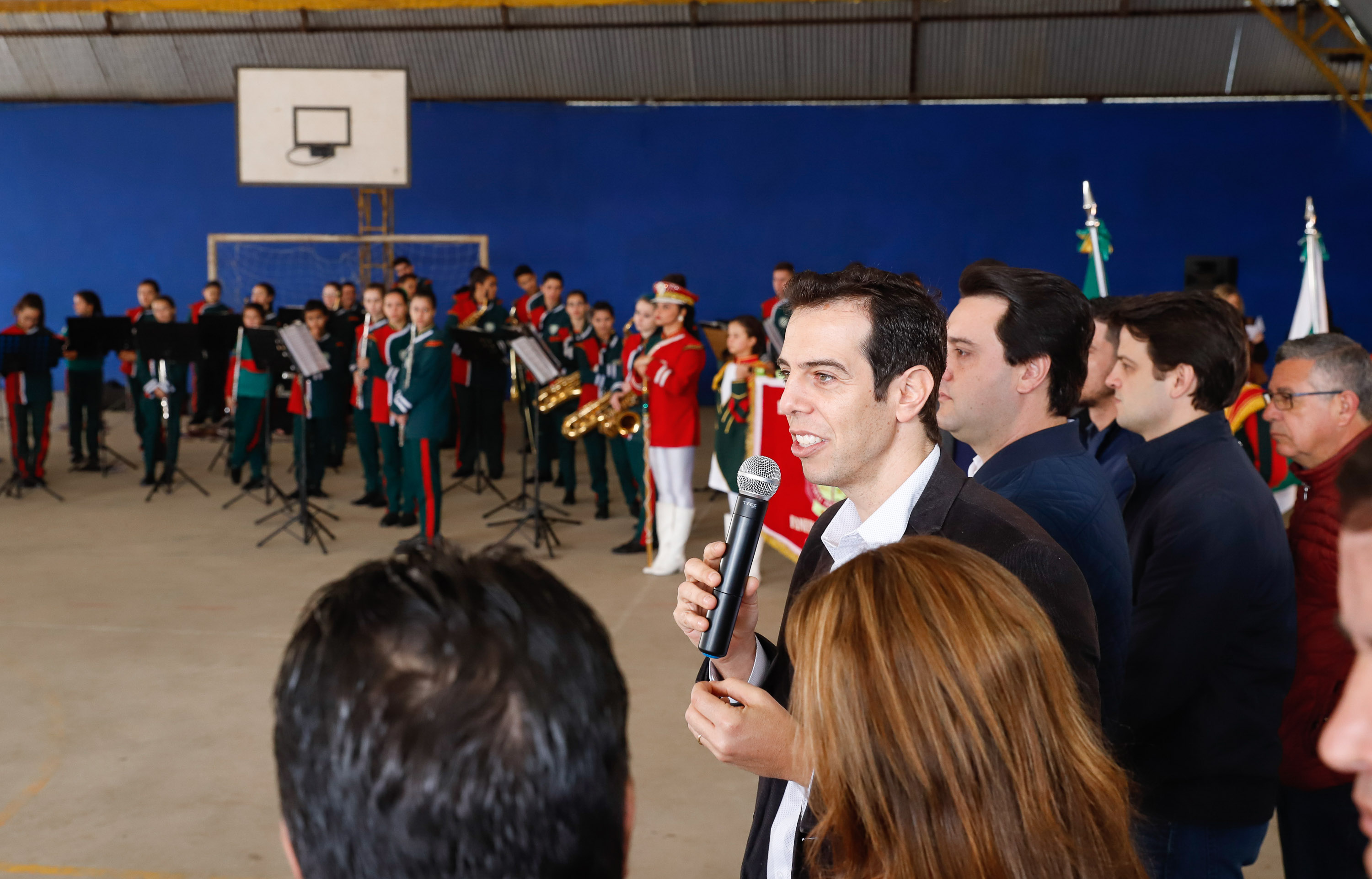 O governador Carlos Massa Ratinho Junior participou nesta segunda-feira (23), do plantio de árvores no Colégio Estadual Professora Maria Gai Grendel, no bairro Caximba, em Curitiba. O evento marcará o início do programa Paraná mais Verde, que vai incentivar o plantio de mudas de árvores nativas em todo o Estado.