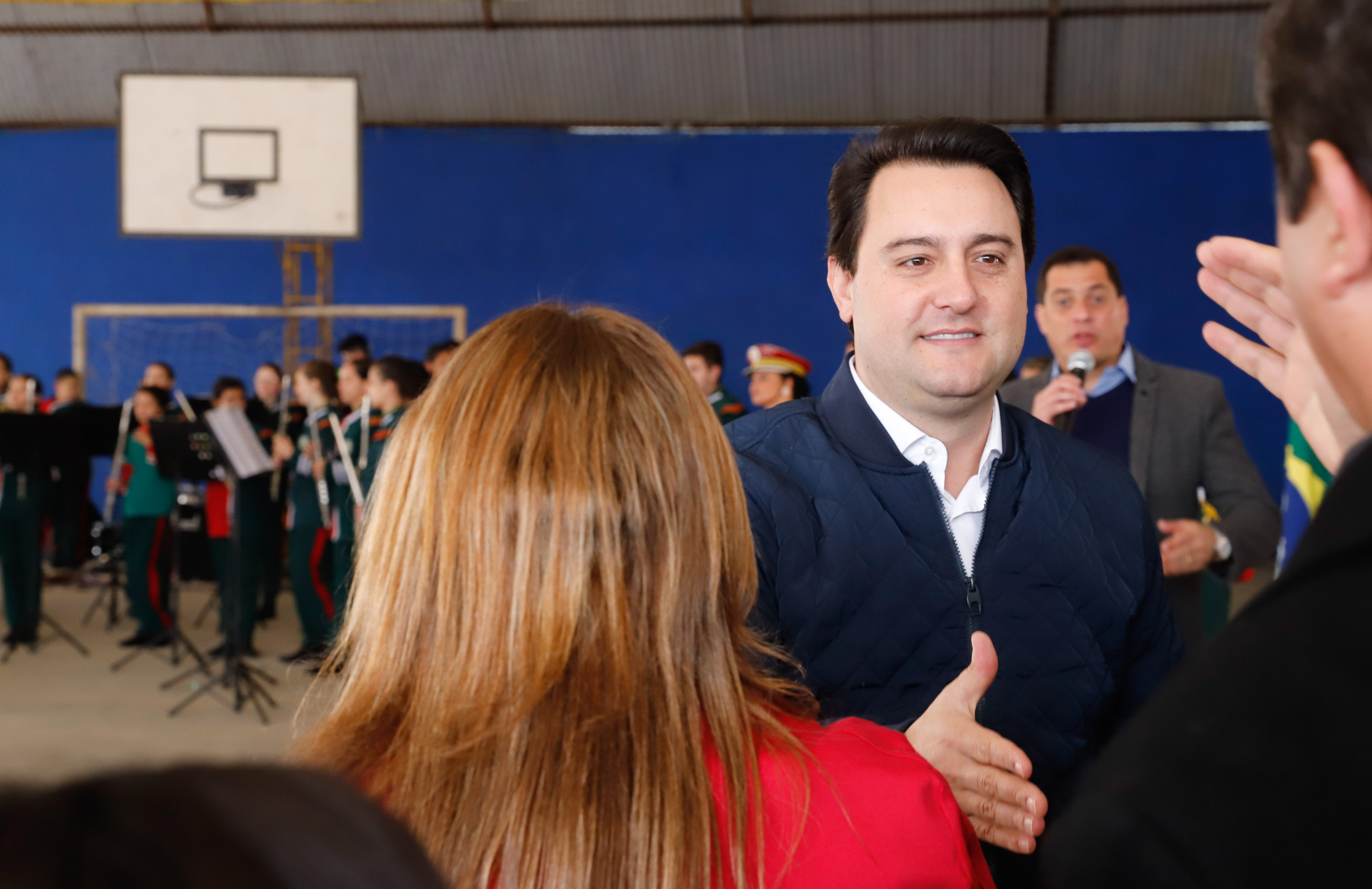 O governador Carlos Massa Ratinho Junior participou nesta segunda-feira (23), do plantio de árvores no Colégio Estadual Professora Maria Gai Grendel, no bairro Caximba, em Curitiba. O evento marcará o início do programa Paraná mais Verde, que vai incentivar o plantio de mudas de árvores nativas em todo o Estado.