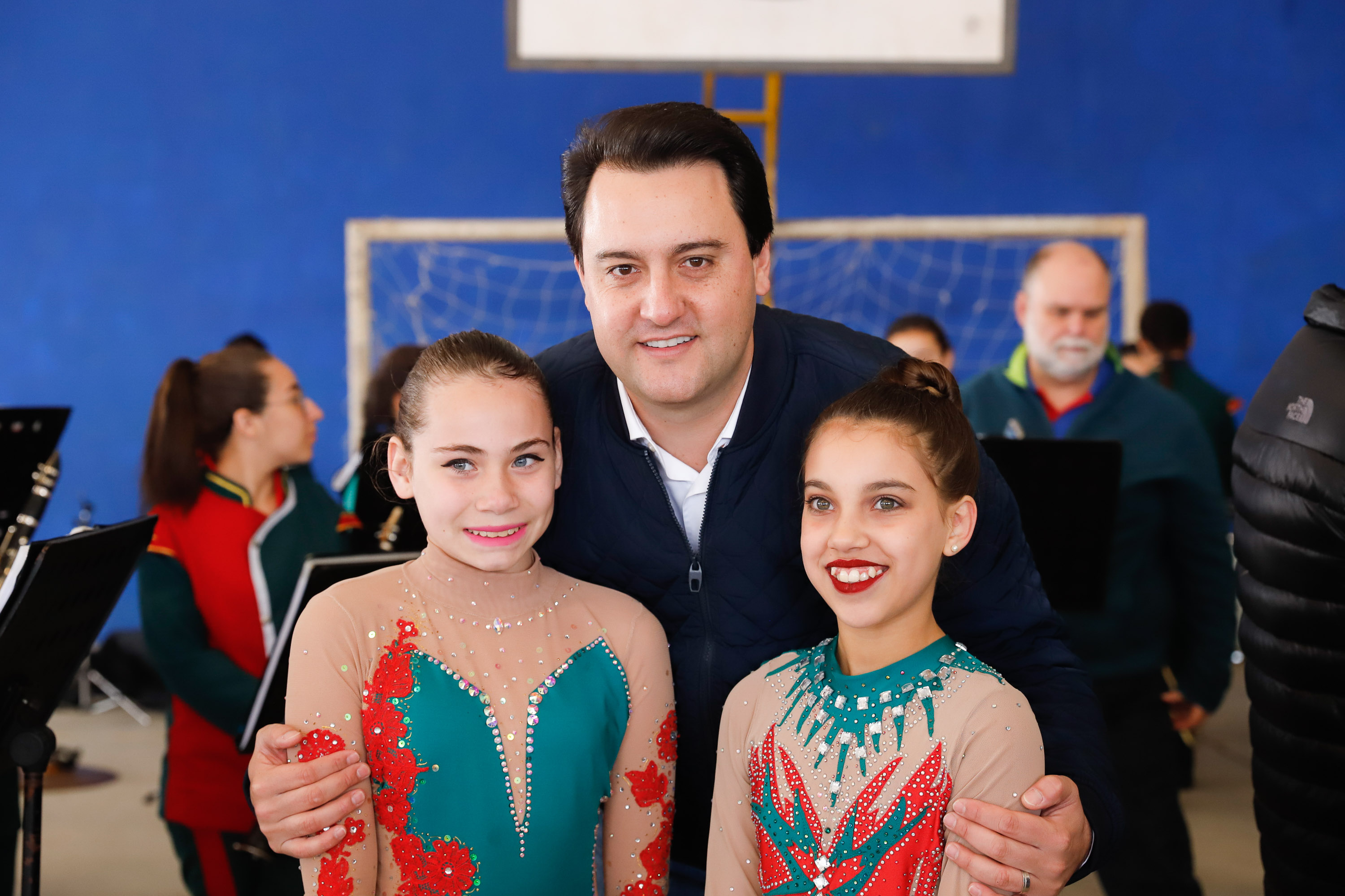 O governador Carlos Massa Ratinho Junior participou nesta segunda-feira (23), do plantio de árvores no Colégio Estadual Professora Maria Gai Grendel, no bairro Caximba, em Curitiba. O evento marcará o início do programa Paraná mais Verde, que vai incentivar o plantio de mudas de árvores nativas em todo o Estado.