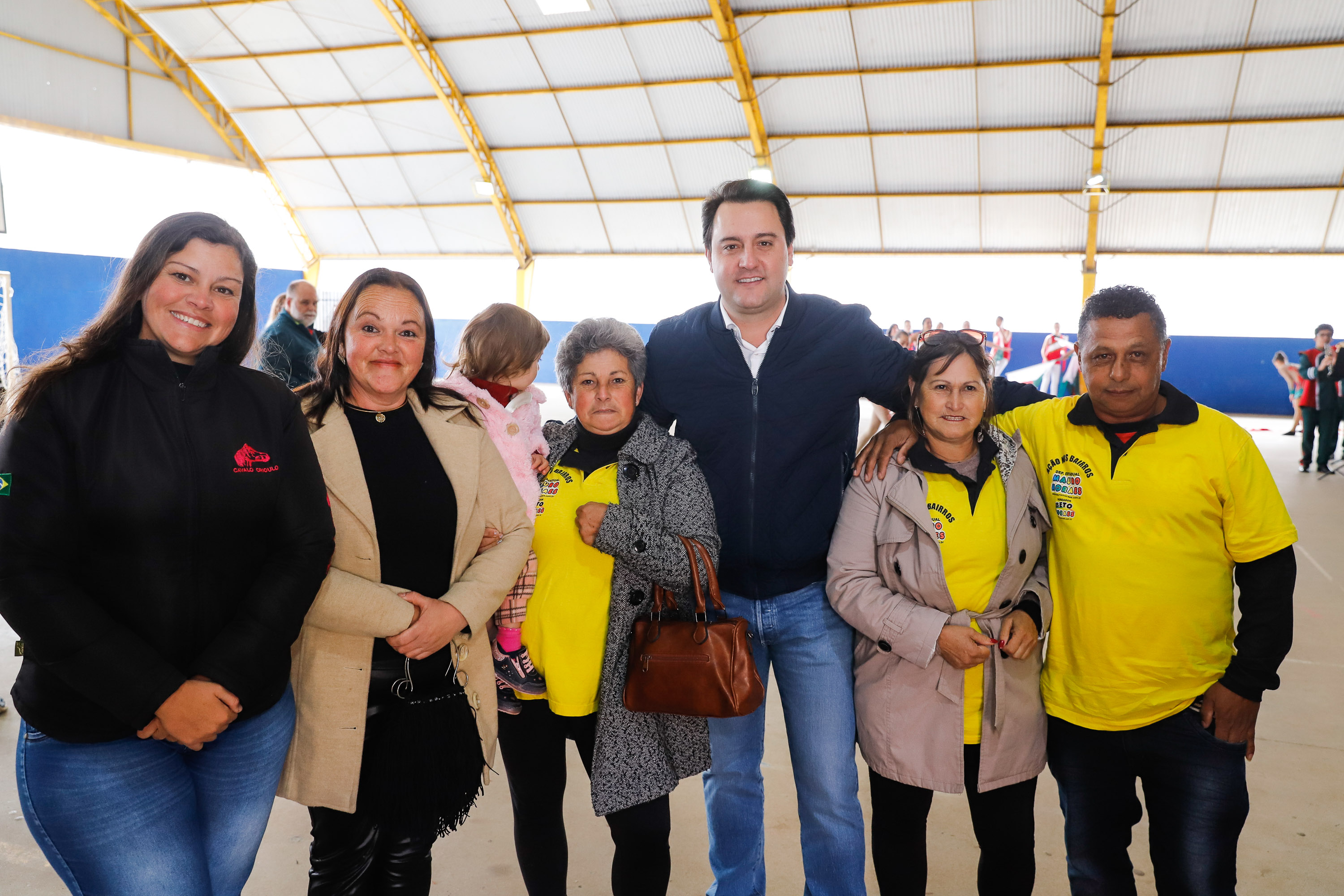 O governador Carlos Massa Ratinho Junior participou nesta segunda-feira (23), do plantio de árvores no Colégio Estadual Professora Maria Gai Grendel, no bairro Caximba, em Curitiba. O evento marcará o início do programa Paraná mais Verde, que vai incentivar o plantio de mudas de árvores nativas em todo o Estado.