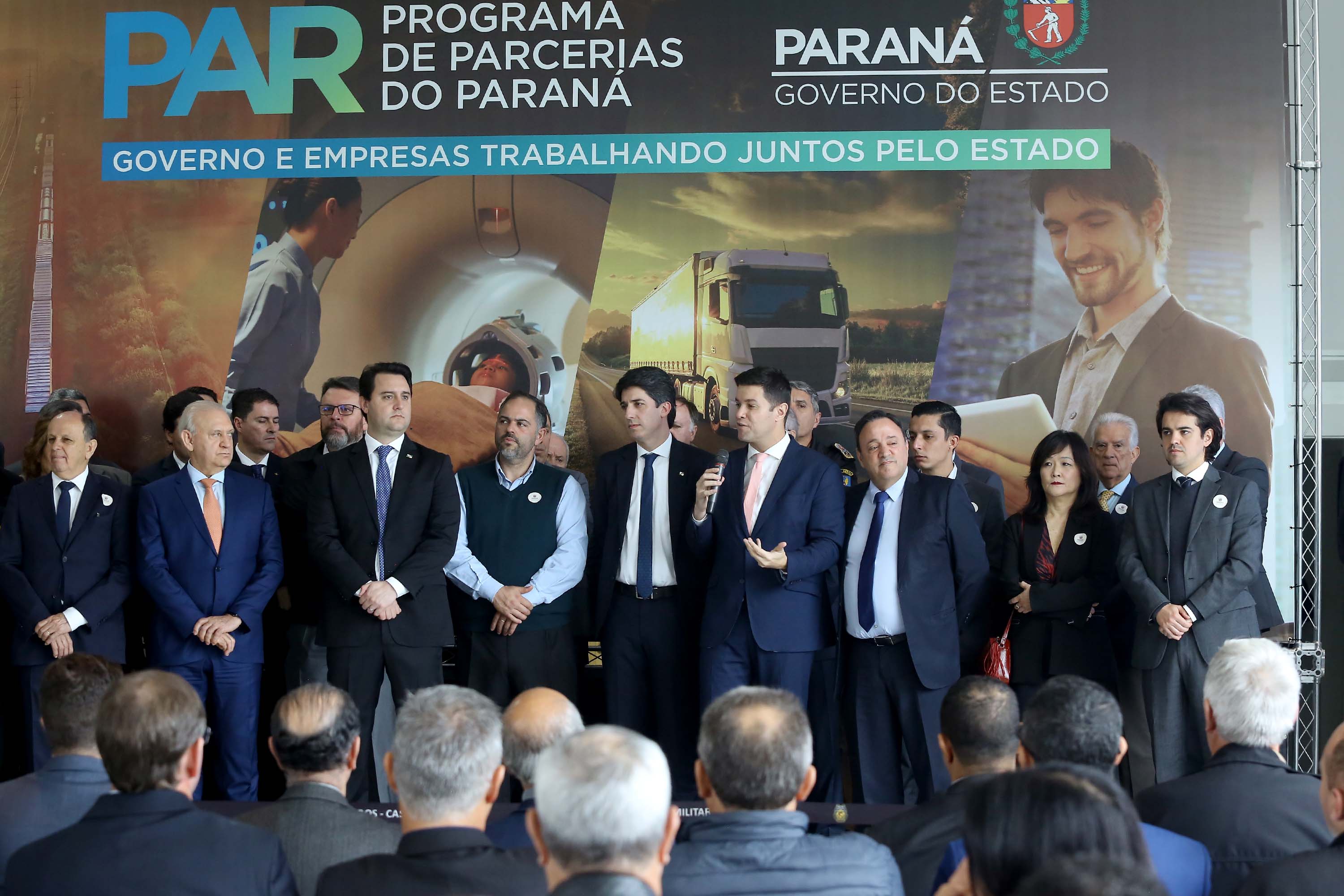 O Governo do Paraná apresentou nesta segunda-feira (23), em evento com o governador Carlos Massa Ratinho Junior, no Palácio Iguaçu, a carteira de projetos de parcerias público-privadas (PPP). Serão apresentados projetos previstos, com estimativas de prazos, investimentos e um quadro com a evolução do planejamento de cada um. Curitiba,23/09/2019 Foto:Jaelson Lucas / AEN