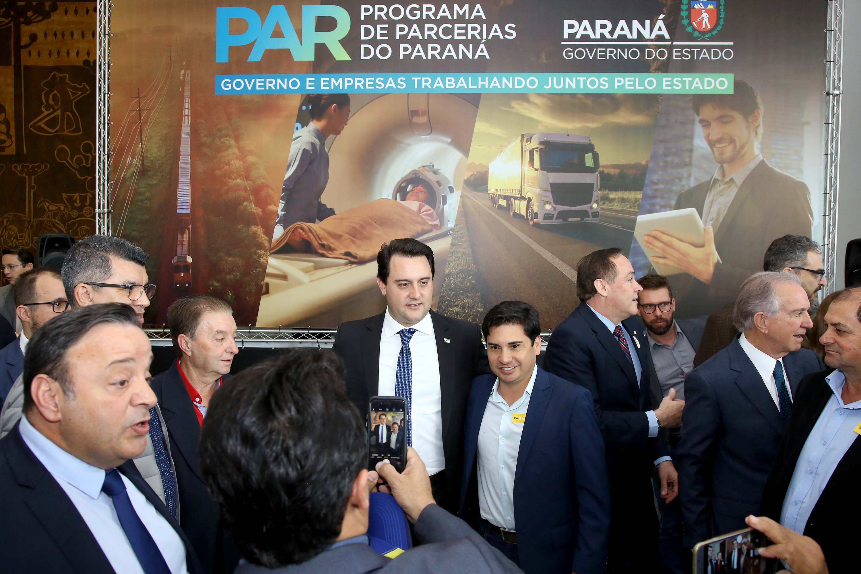 O Governo do Paraná apresentou nesta segunda-feira (23), em evento com o governador Carlos Massa Ratinho Junior, no Palácio Iguaçu, a carteira de projetos de parcerias público-privadas (PPP). Serão apresentados projetos previstos, com estimativas de prazos, investimentos e um quadro com a evolução do planejamento de cada um. Curitiba,23/09/2019 Foto:Jaelson Lucas / AEN