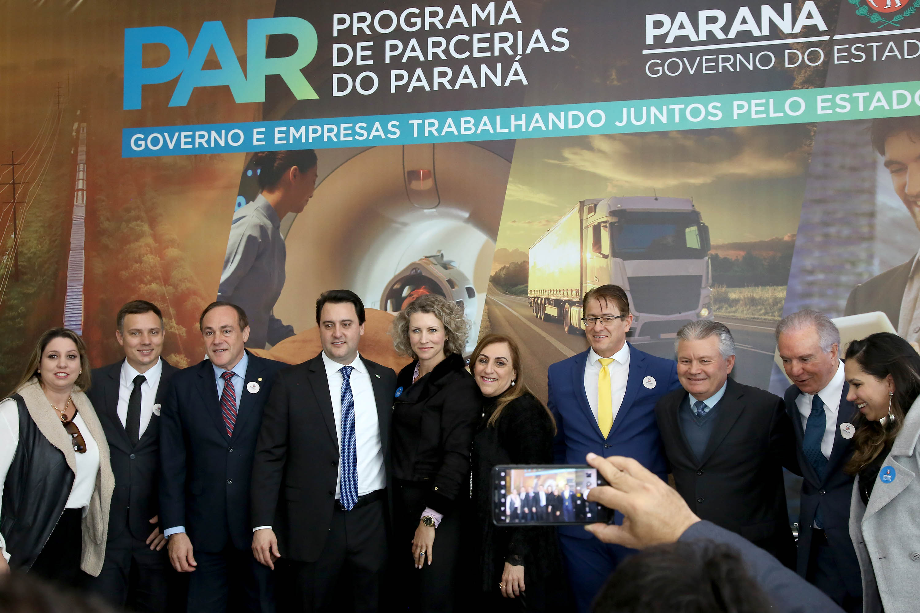 O Governo do Paraná apresentou nesta segunda-feira (23), em evento com o governador Carlos Massa Ratinho Junior, no Palácio Iguaçu, a carteira de projetos de parcerias público-privadas (PPP). Serão apresentados projetos previstos, com estimativas de prazos, investimentos e um quadro com a evolução do planejamento de cada um. Curitiba,23/09/2019 Foto:Jaelson Lucas / AEN
