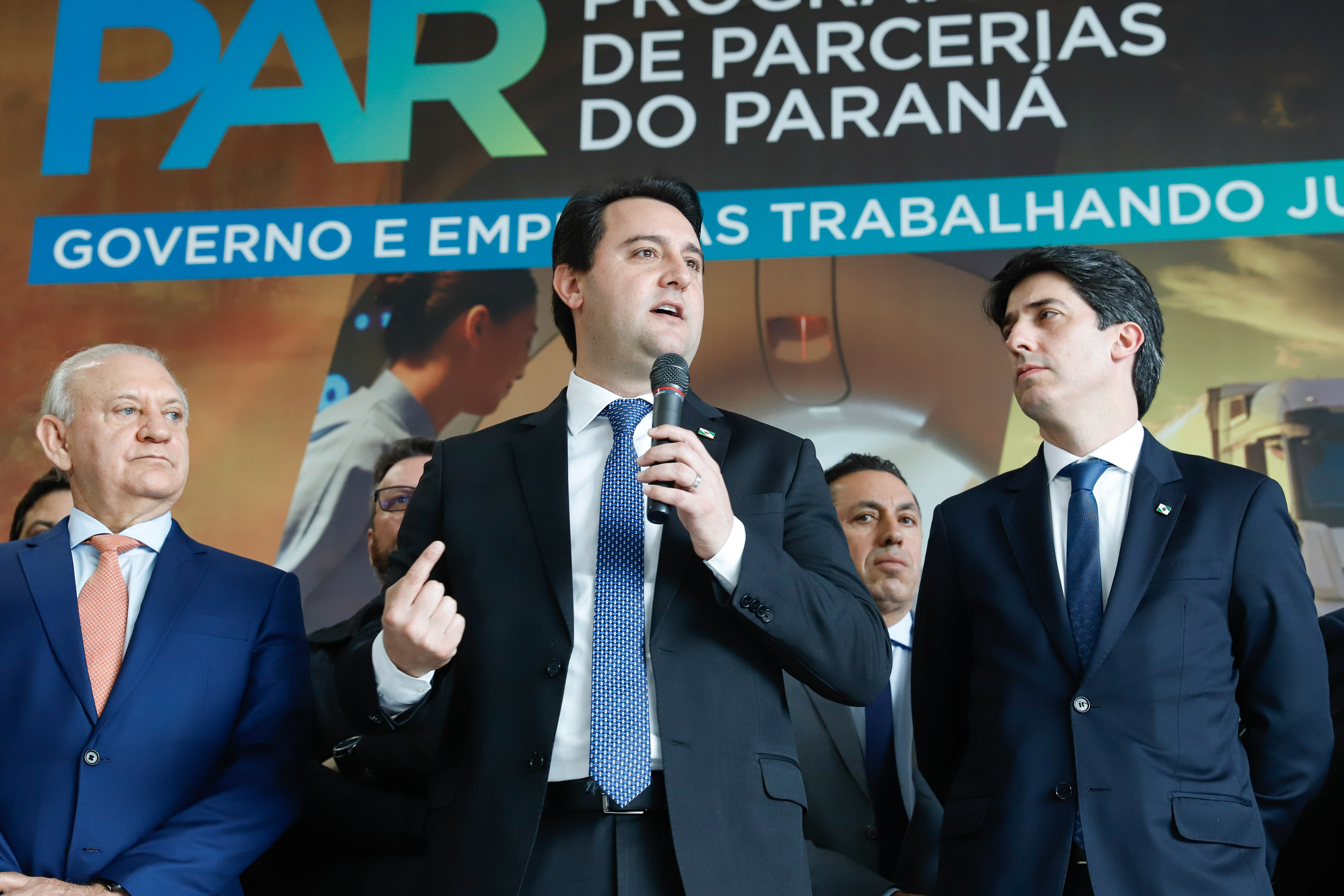 O Governo do Paraná iniciou nesta segunda-feira (23) o processo de Parcerias Público-Privadas (PPPs) com a formalização de três projetos