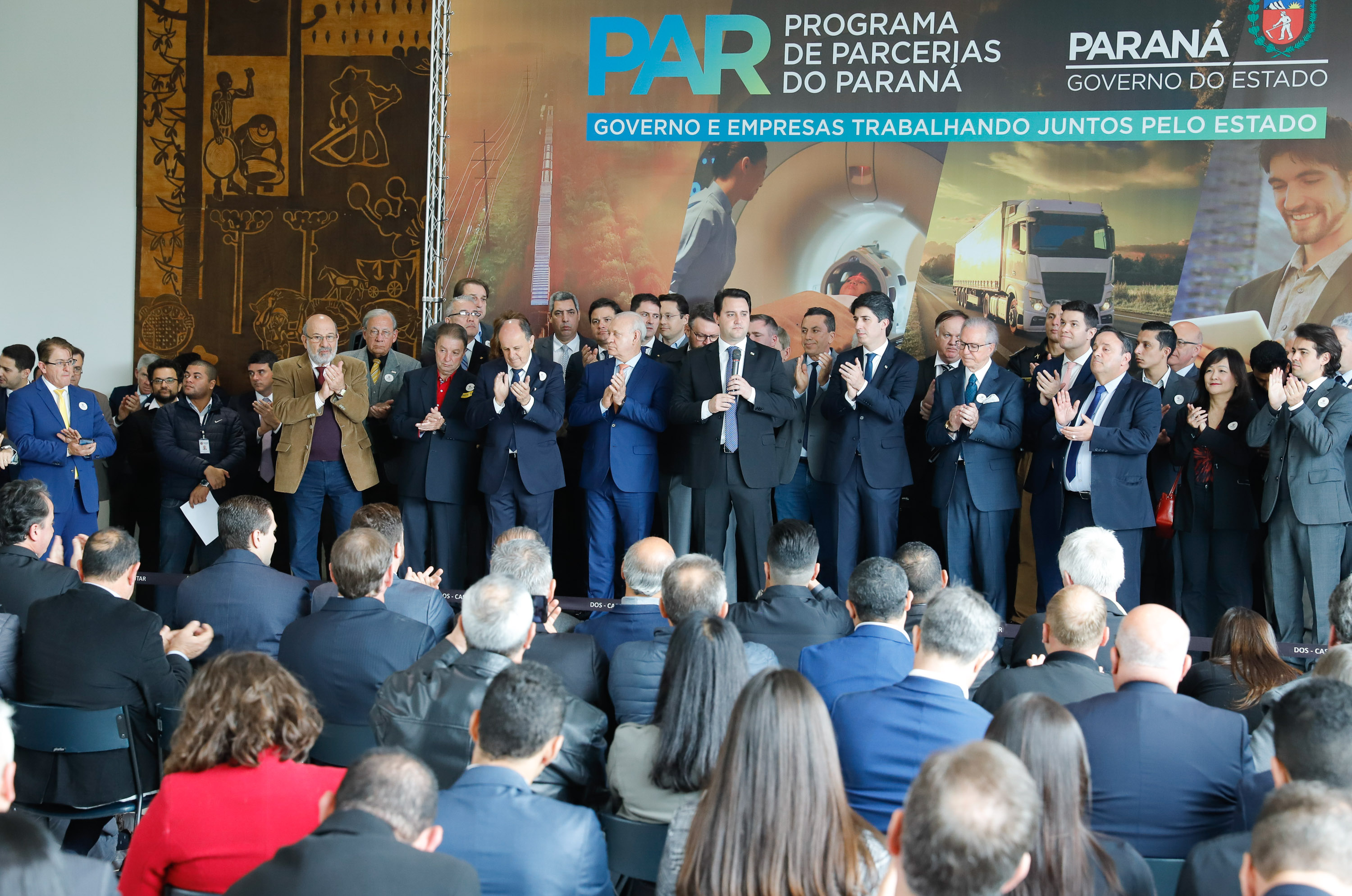 O Governo do Paraná iniciou nesta segunda-feira (23) o processo de Parcerias Público-Privadas (PPPs) com a formalização de três projetos