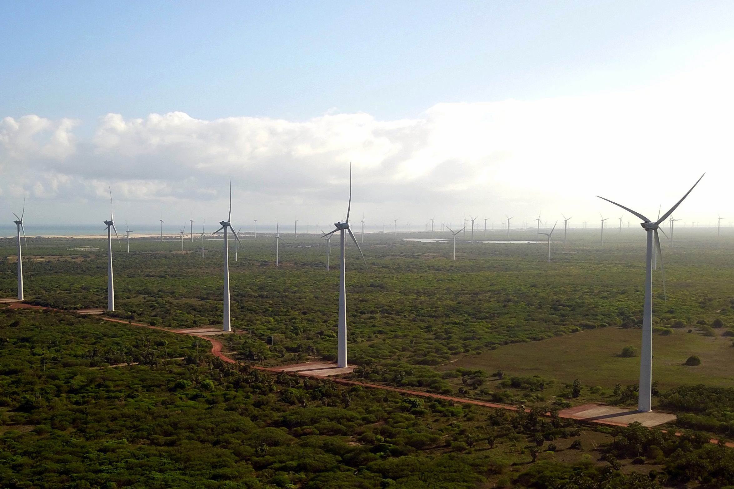 DCIM\100MEDIA\A Copel colocou em operação as três últimas unidades geradoras do Complexo Eólico Cutia, localizado nos municípios de São Bento do Norte e Pedra Grande, no litoral do Rio Grande do Norte. O empreendimento está 100% operacional e conta com sete parques eólicos que têm, em conjunto, 86 aerogeradores com potência total de 180,6 Megawatts (MW). Foto: Divulgação/CopelDJI_0027.JPG