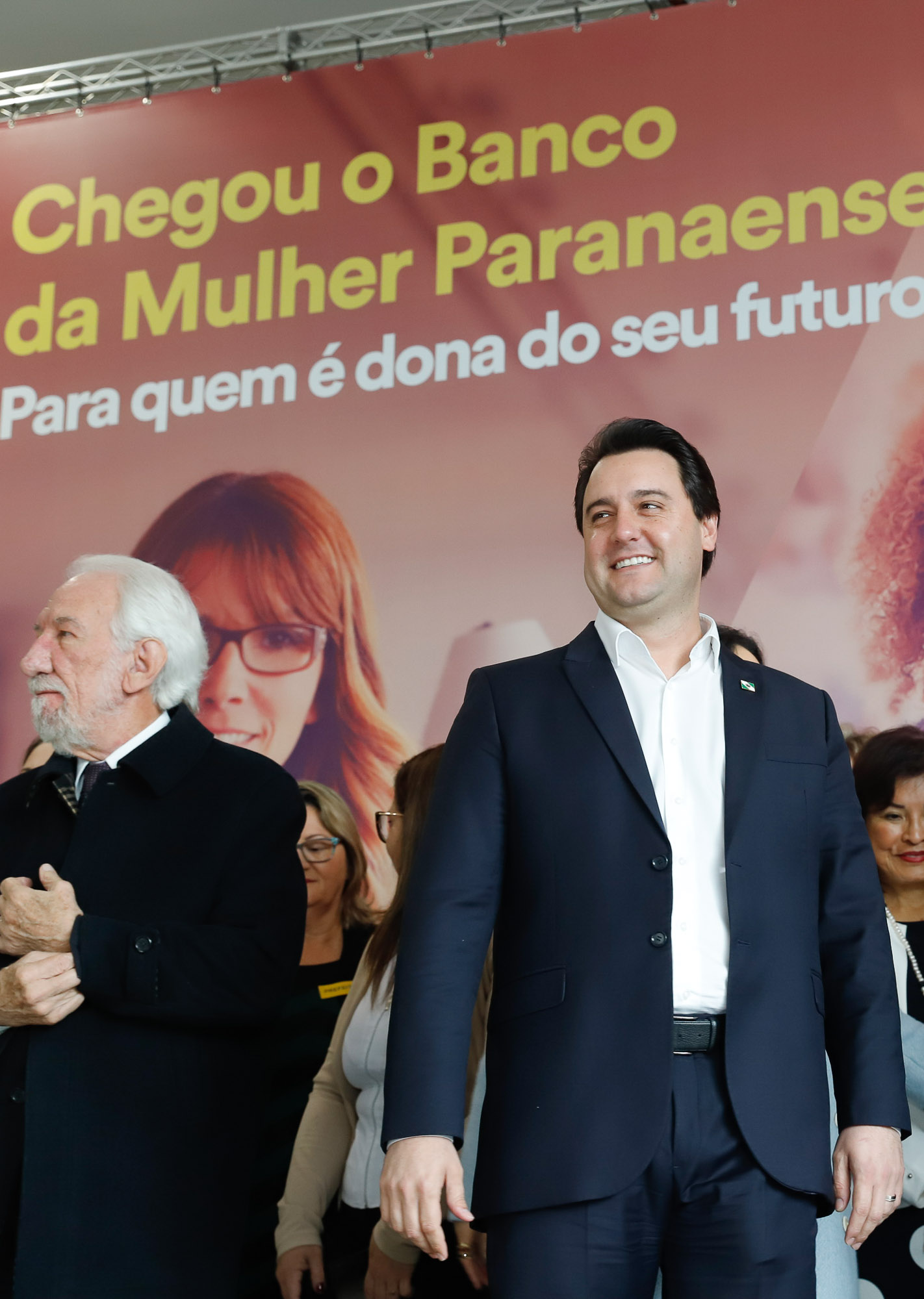 O governador Carlos Massa Ratinho Junior apresentou nesta terça-feira (24) o programa Banco da Mulher Paranaense, iniciativa do Governo do Estado para incentivar o empreendedorismo feminino em todos os setores econômicos, visando gerar mais emprego e renda no Estado.