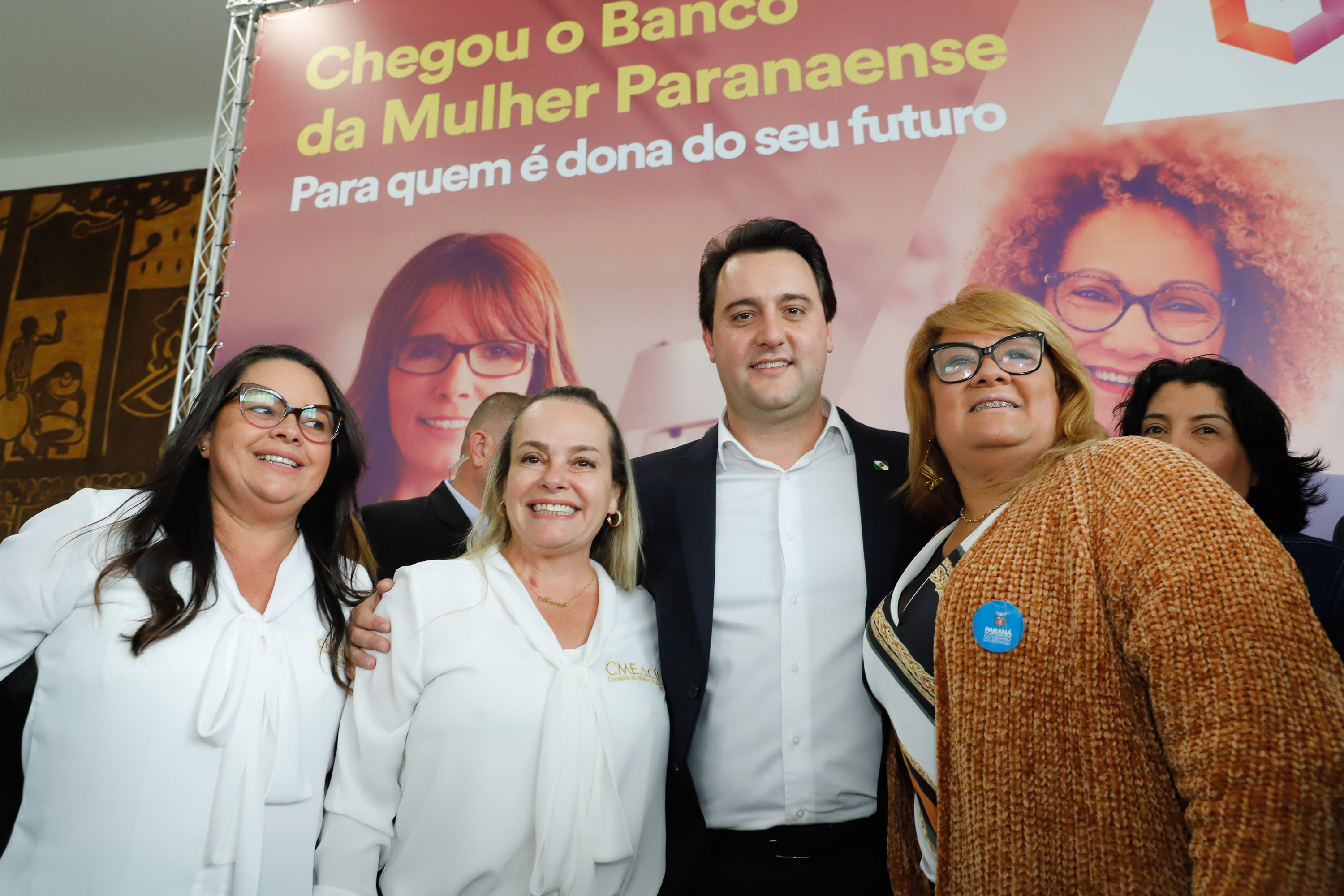 O governador Carlos Massa Ratinho Junior apresentou nesta terça-feira (24) o programa Banco da Mulher Paranaense, iniciativa do Governo do Estado para incentivar o empreendedorismo feminino em todos os setores econômicos, visando gerar mais emprego e renda no Estado.