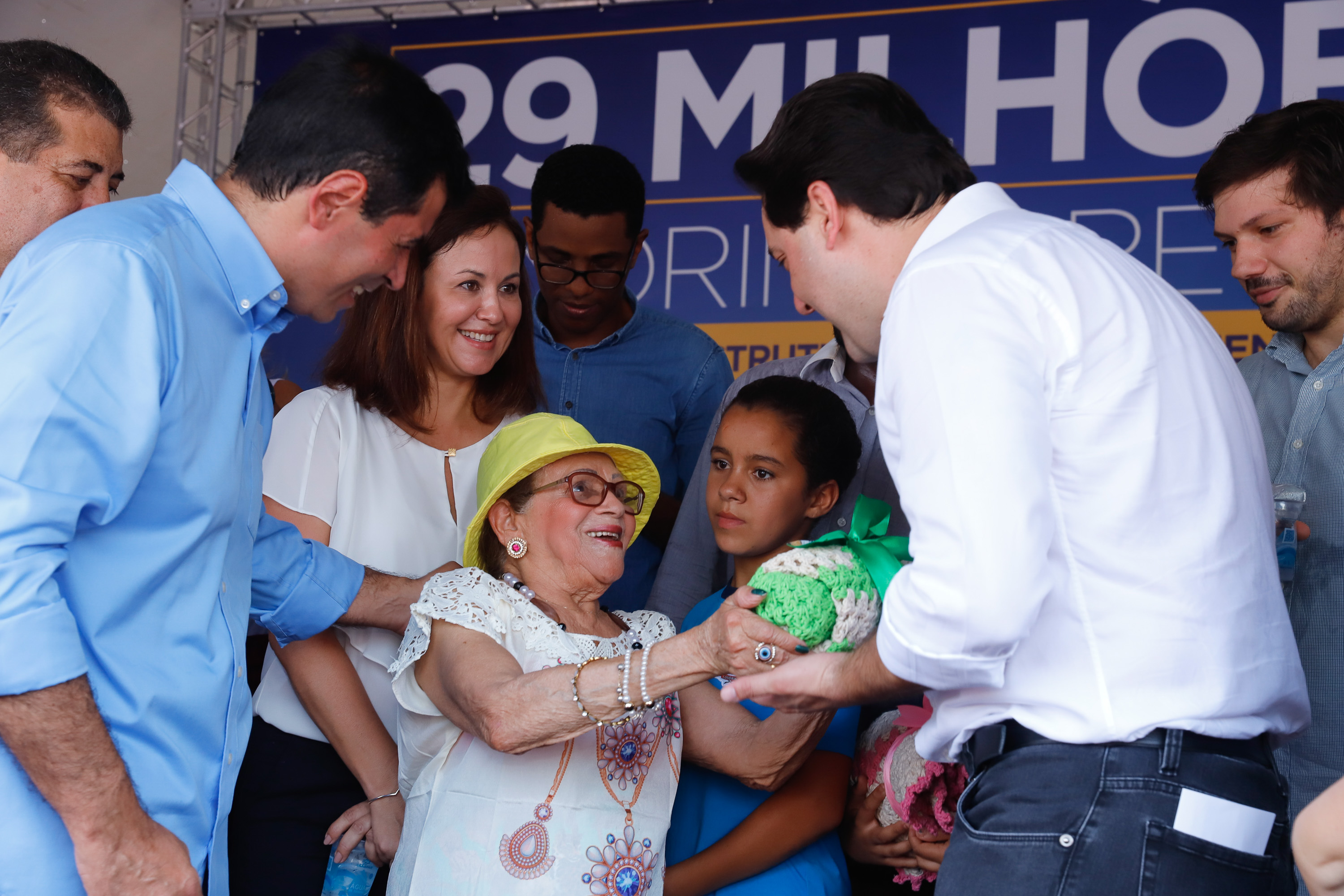 Londrina e outros sete municípios do Norte do Paraná terão R$ 29,8 milhões para fazer investimentos em escolas, ruas, centro cultural e compra de equipamentos. O governador Carlos Massa Ratinho Junior esteve nesta quinta-feira (03) em Londrina, onde recebeu os prefeitos e autorizou as licitações e homologações dos projetos.