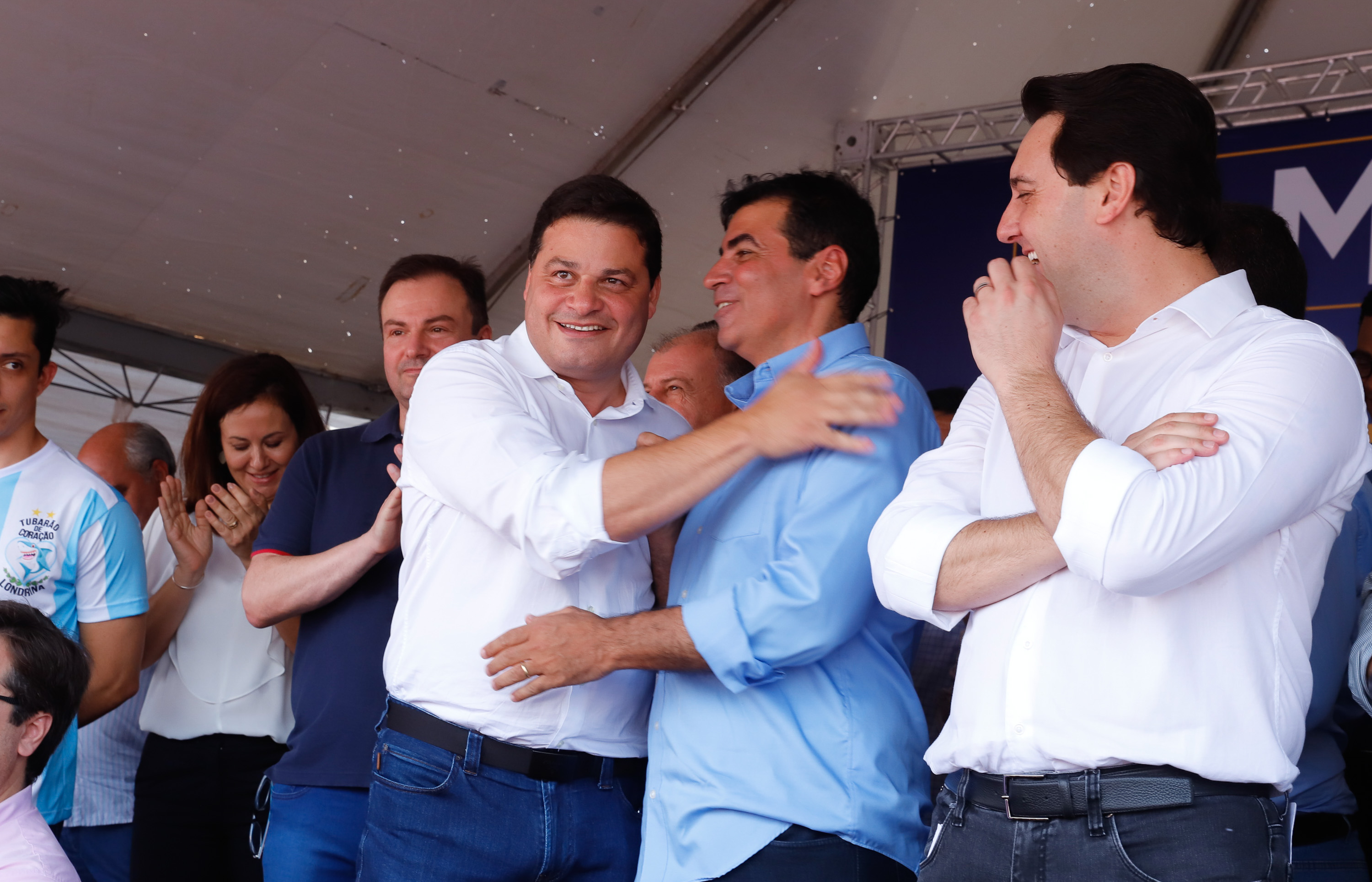 Londrina e outros sete municípios do Norte do Paraná terão R$ 29,8 milhões para fazer investimentos em escolas, ruas, centro cultural e compra de equipamentos. O governador Carlos Massa Ratinho Junior esteve nesta quinta-feira (03) em Londrina, onde recebeu os prefeitos e autorizou as licitações e homologações dos projetos.