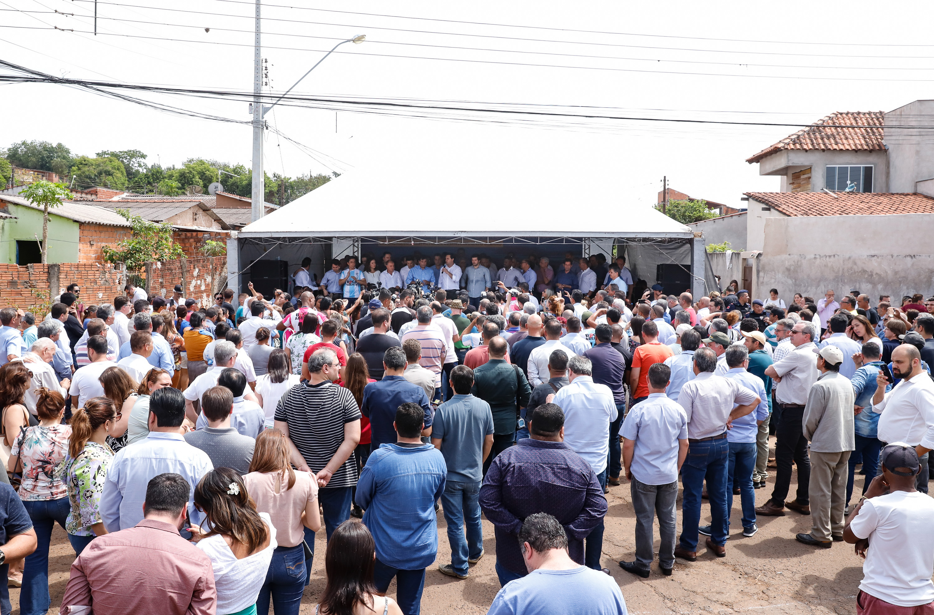 Londrina e outros sete municípios do Norte do Paraná terão R$ 29,8 milhões para fazer investimentos em escolas, ruas, centro cultural e compra de equipamentos. O governador Carlos Massa Ratinho Junior esteve nesta quinta-feira (03) em Londrina, onde recebeu os prefeitos e autorizou as licitações e homologações dos projetos.